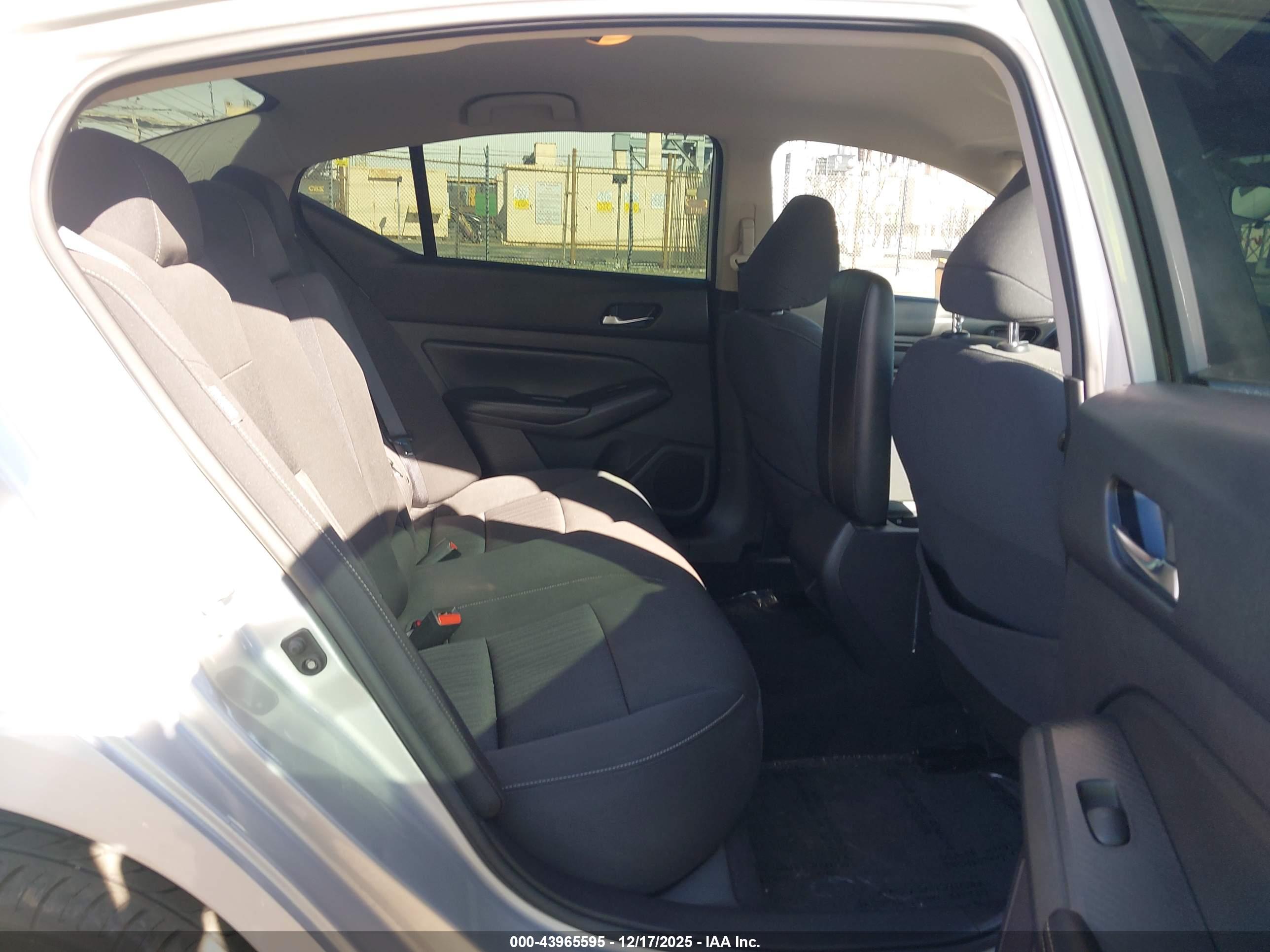 NISSAN ALTIMA image 8