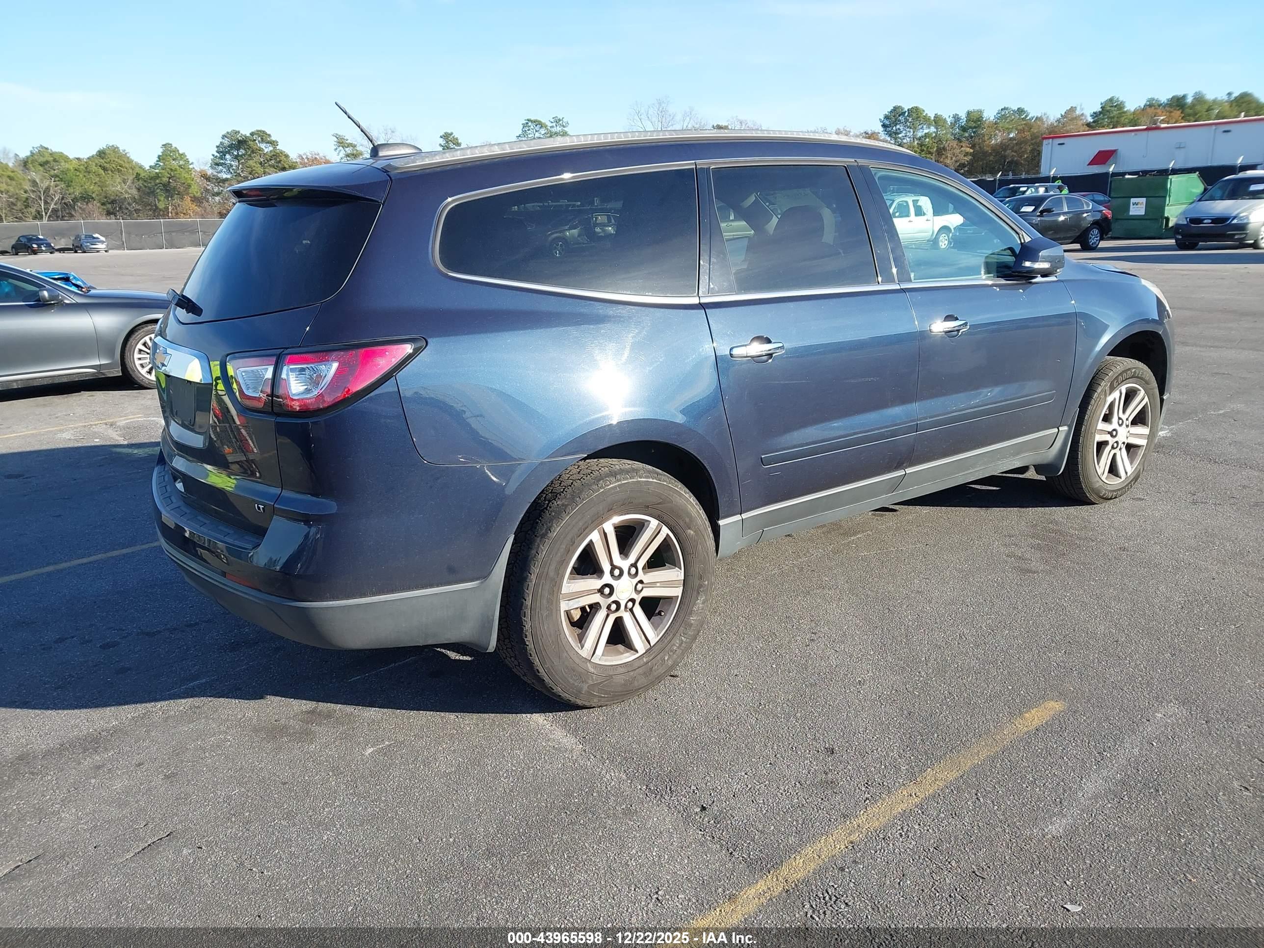 CHEVROLET TRAVERSE image 4