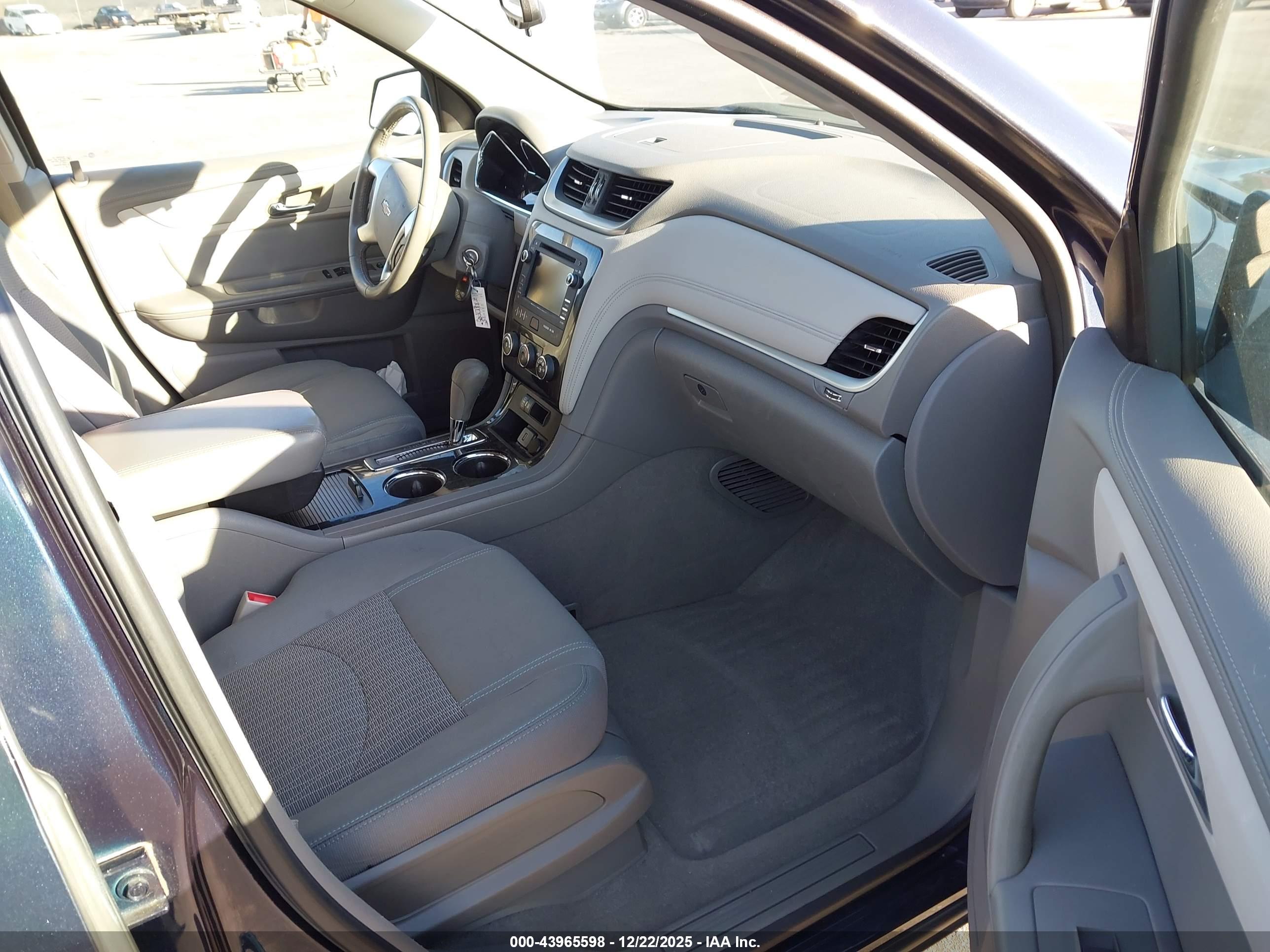 CHEVROLET TRAVERSE image 5