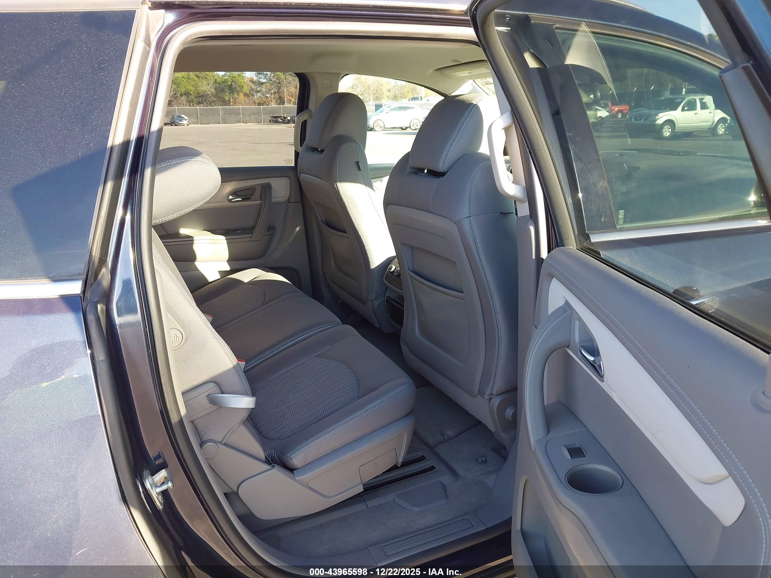 CHEVROLET TRAVERSE image 8
