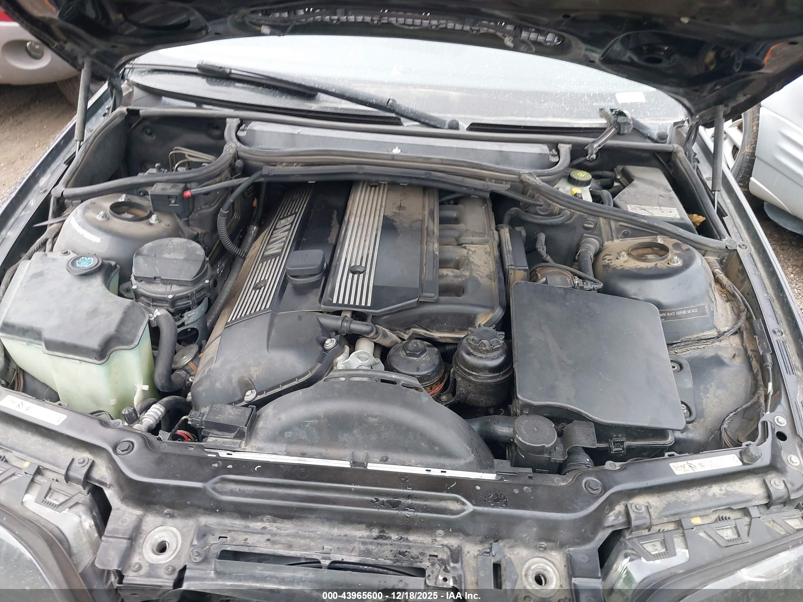 BMW 330XI image 10