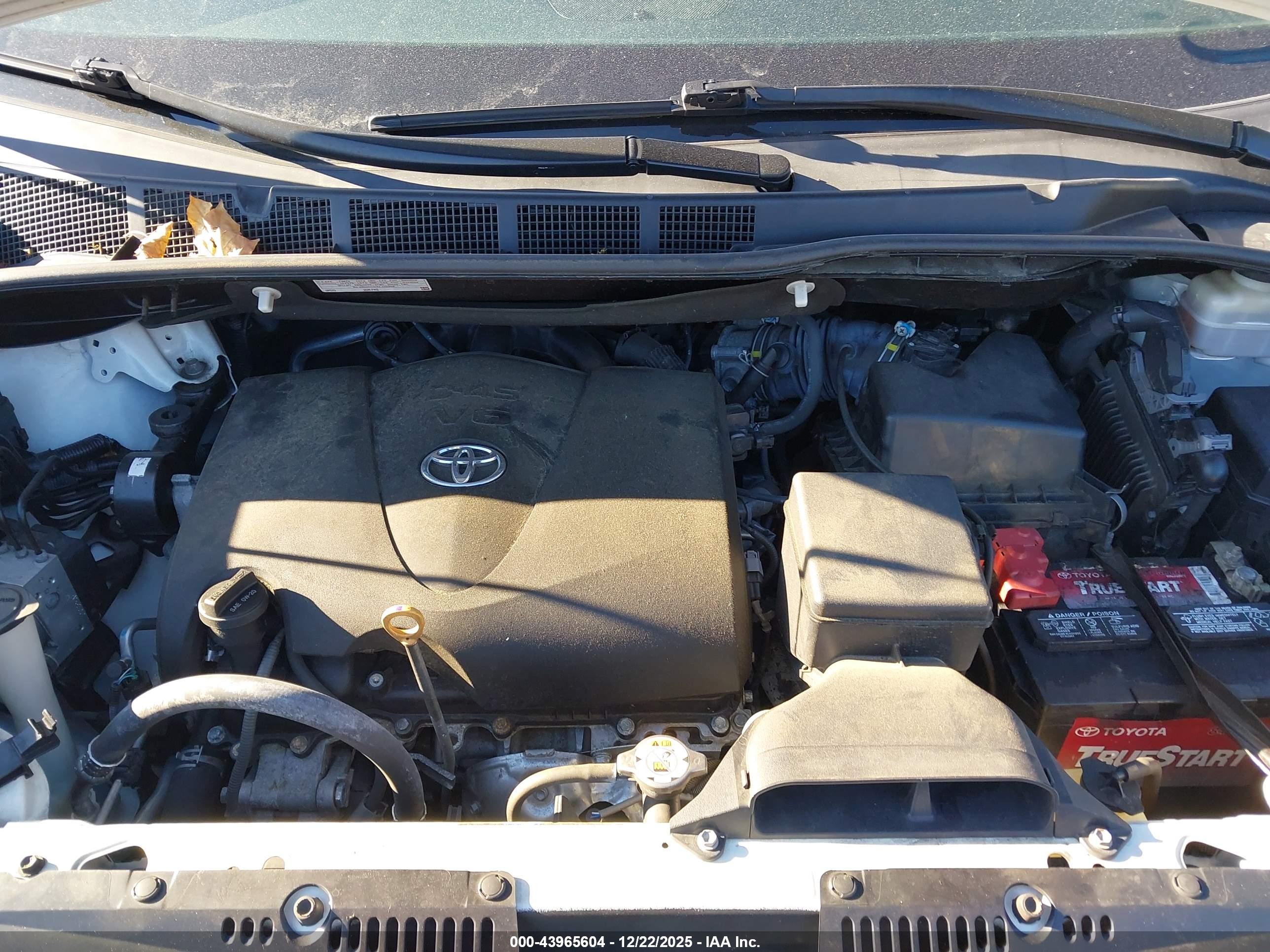 TOYOTA SIENNA image 10