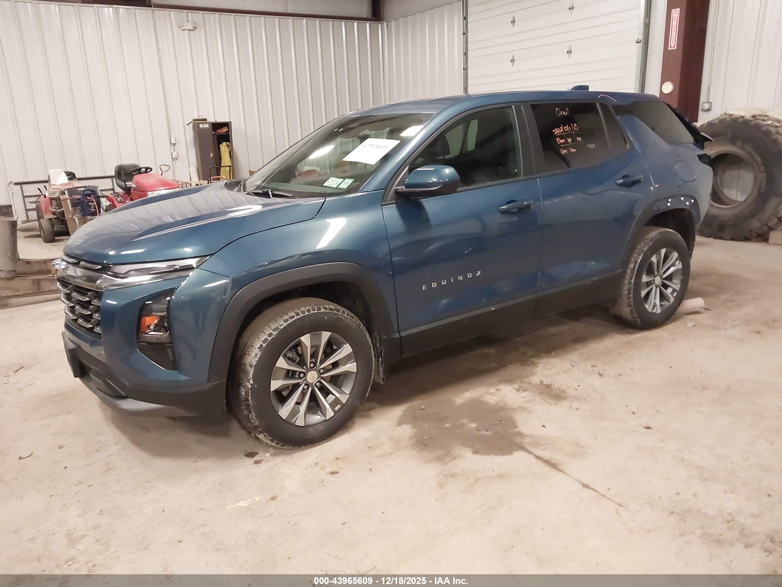CHEVROLET EQUINOX image 2