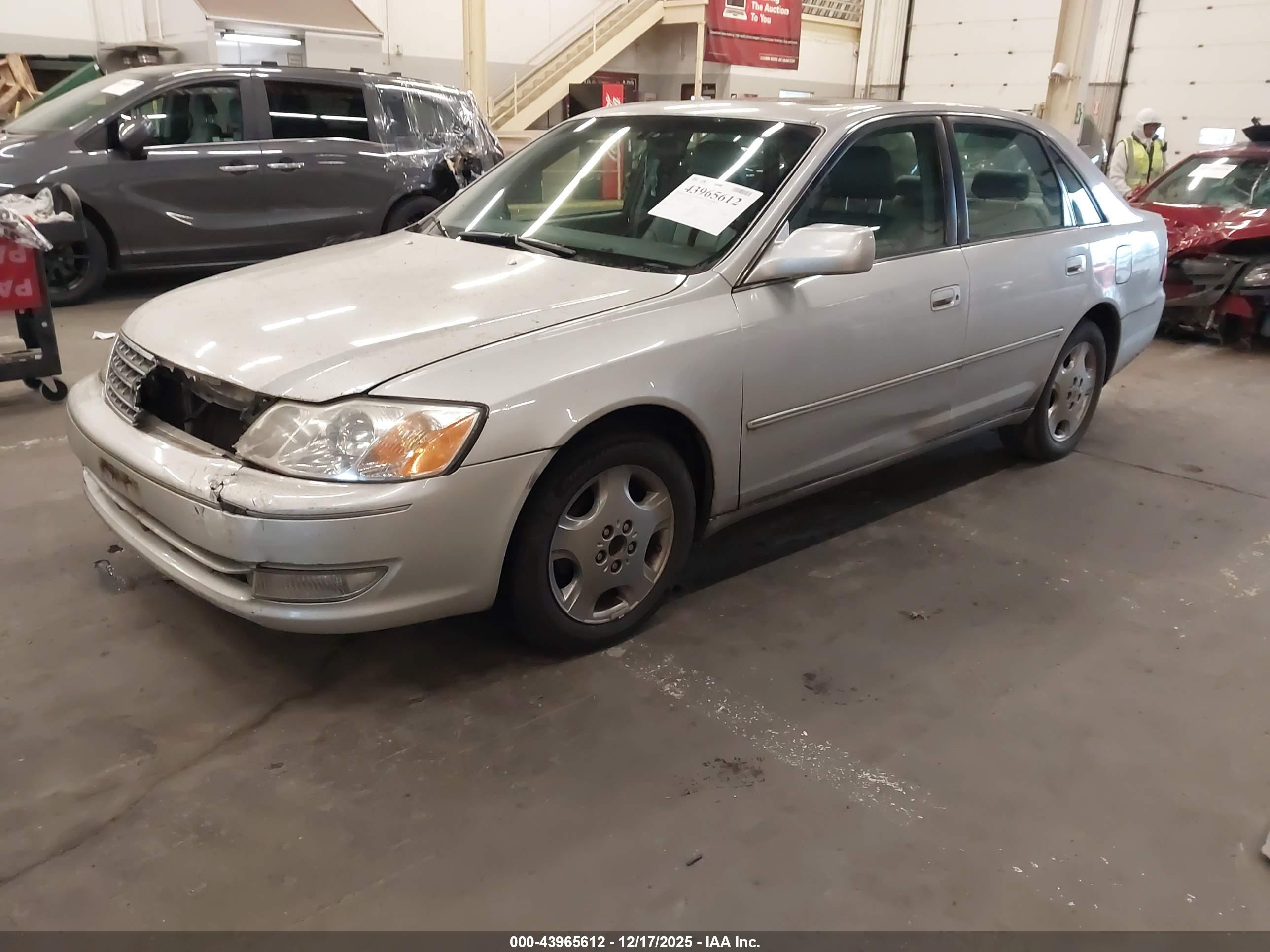 TOYOTA AVALON image 2