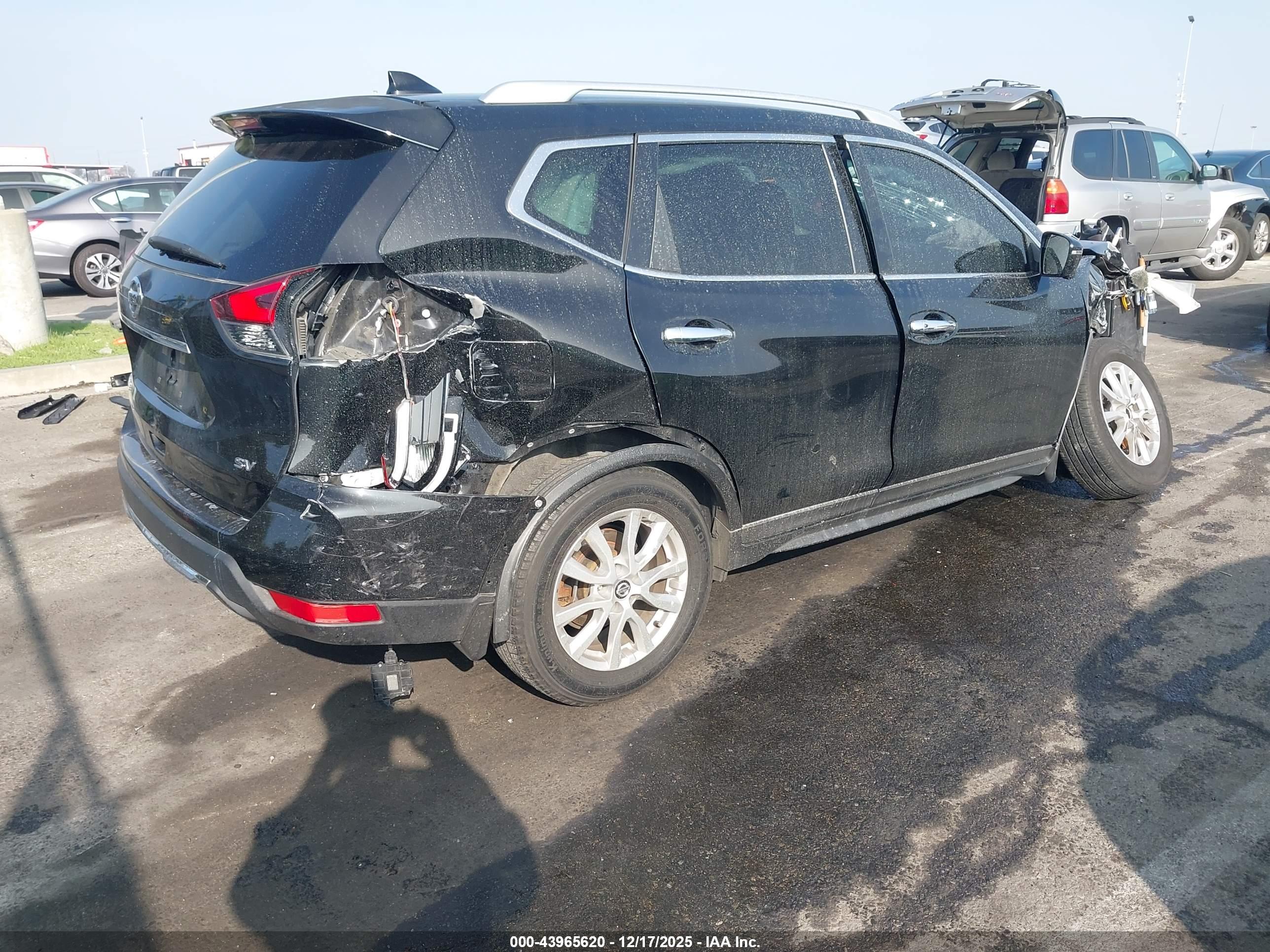 NISSAN ROGUE image 4