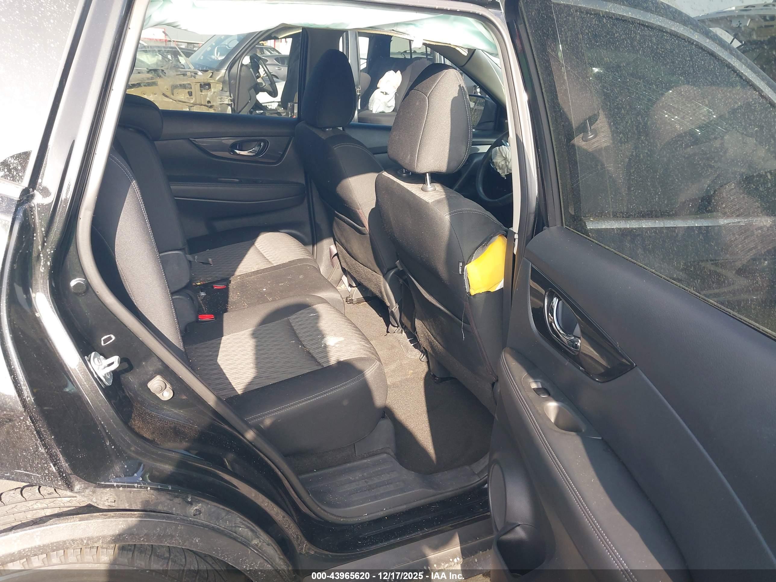 NISSAN ROGUE image 8