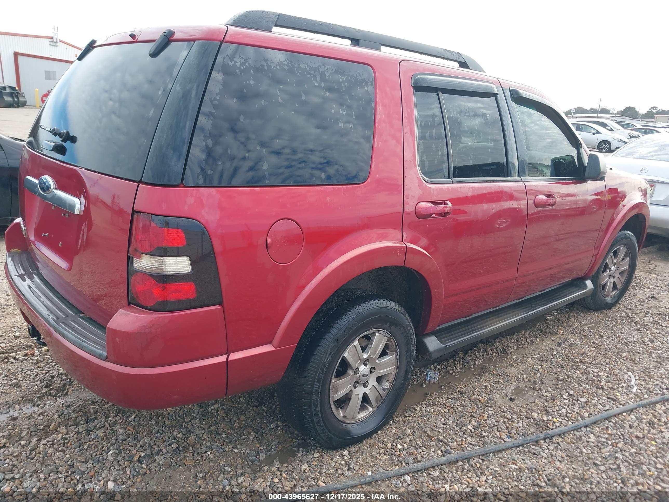 FORD EXPLORER image 4