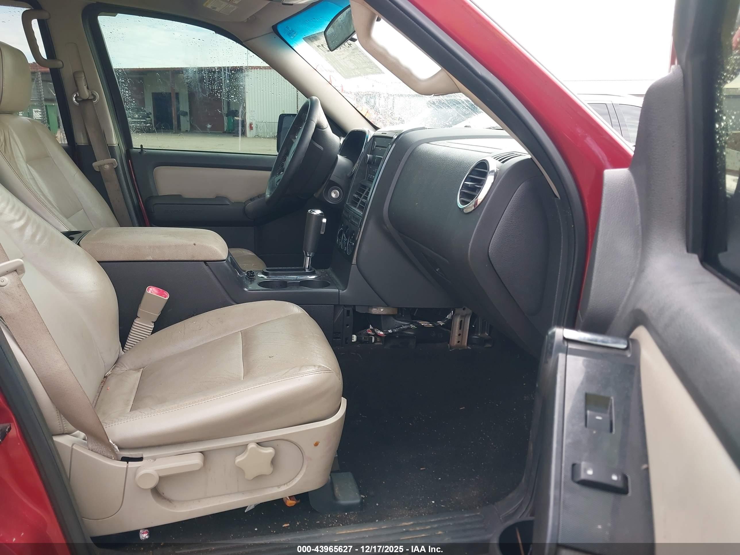 FORD EXPLORER image 5