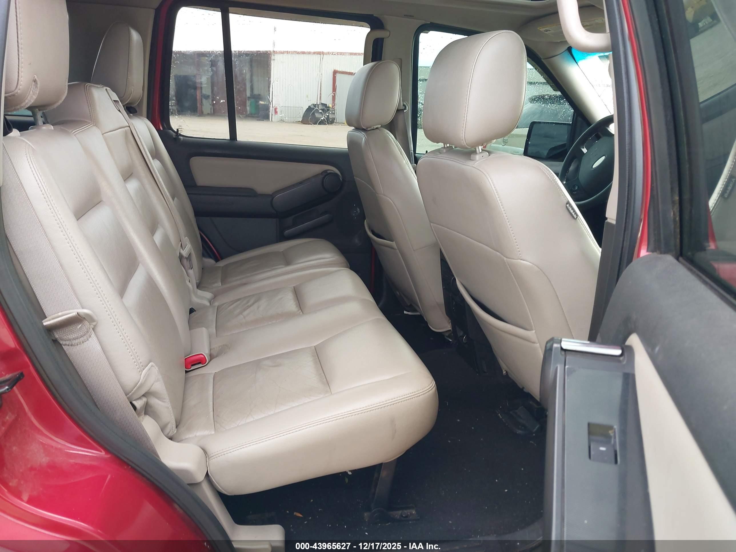 FORD EXPLORER image 8