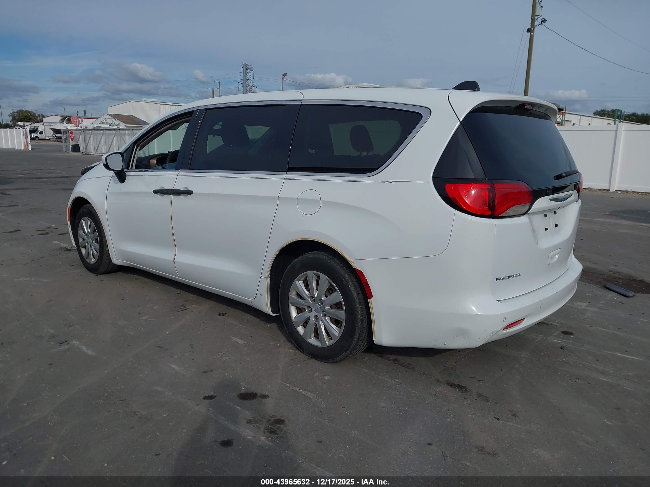 CHRYSLER PACIFICA image 3