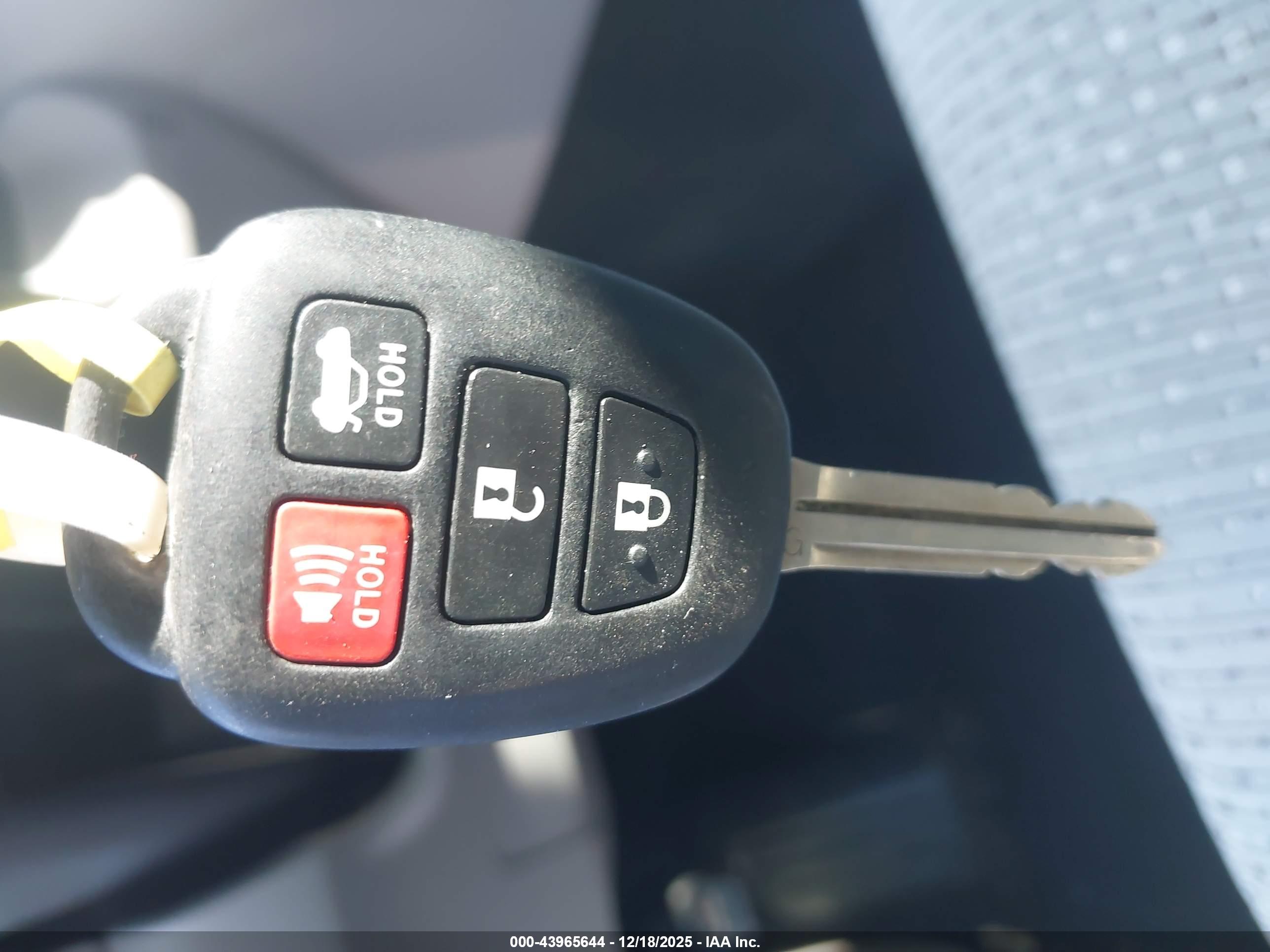 TOYOTA CAMRY image 11