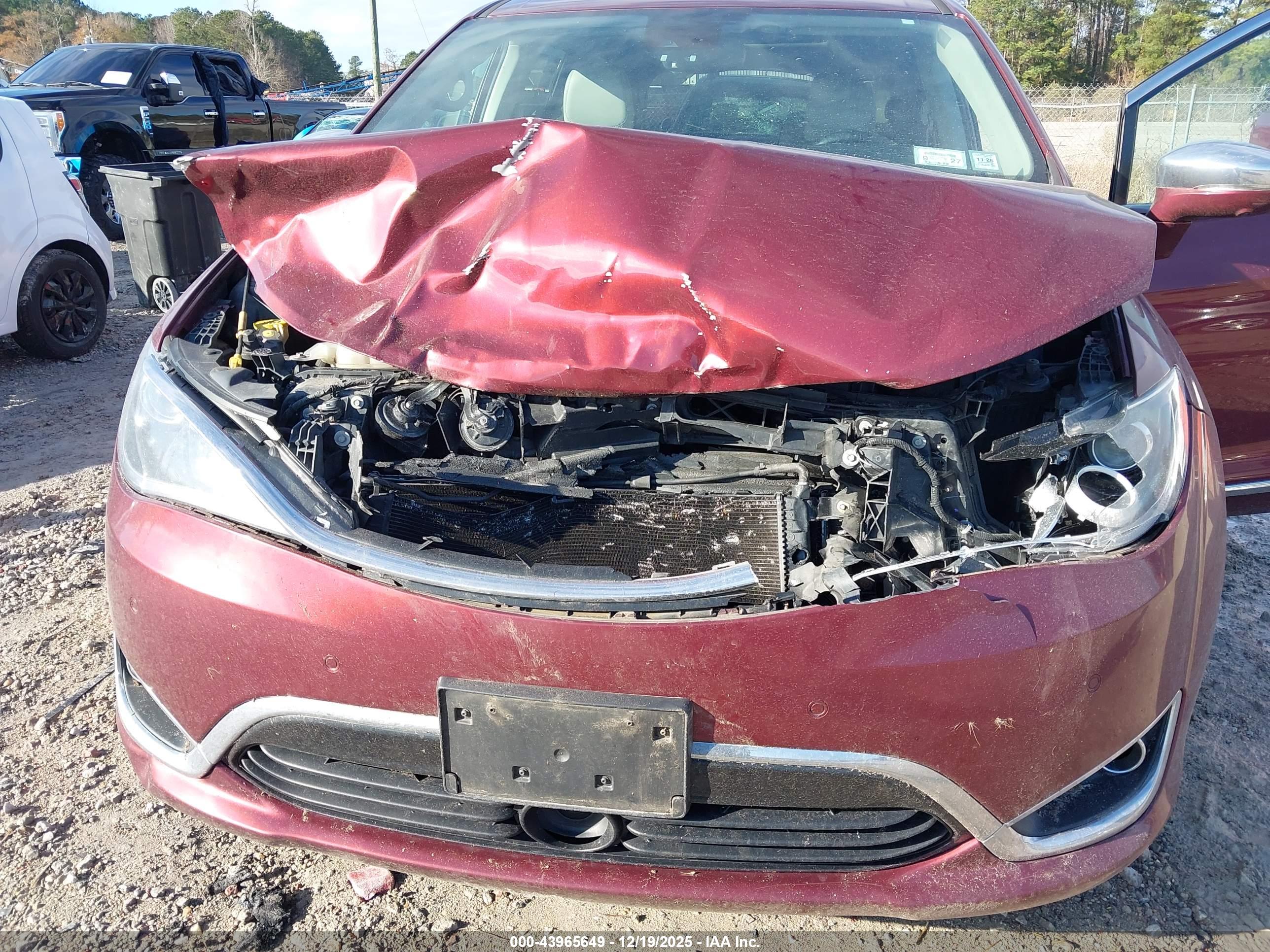 CHRYSLER PACIFICA image 10