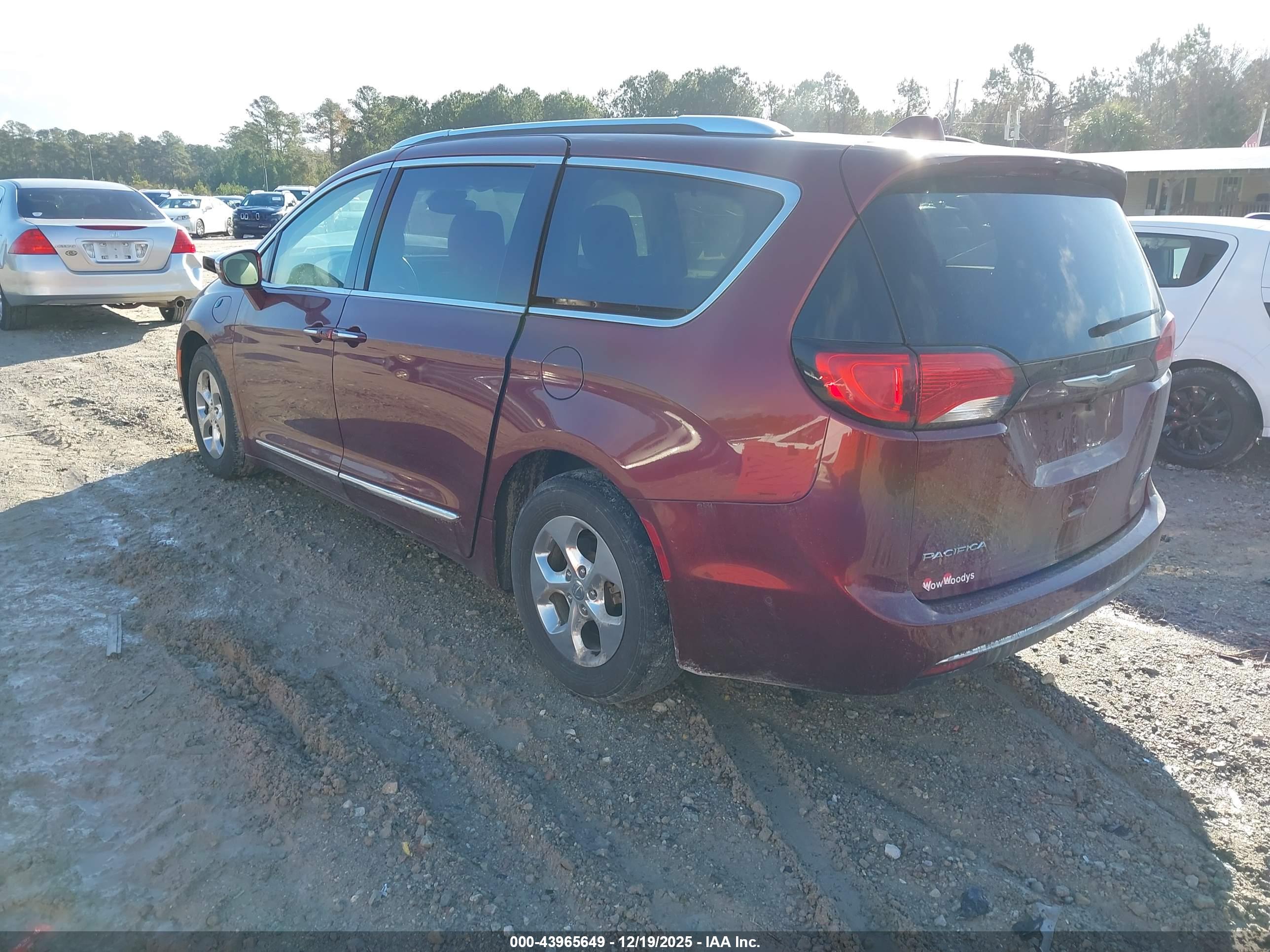 CHRYSLER PACIFICA image 3