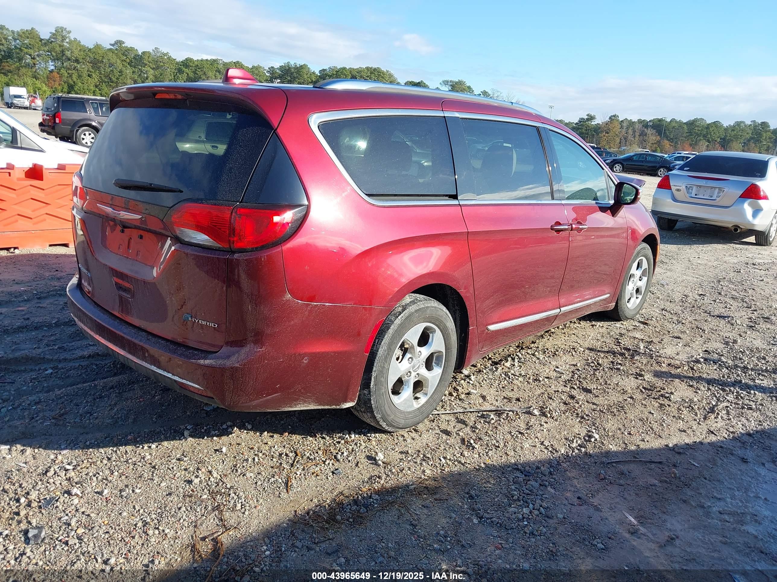 CHRYSLER PACIFICA image 4