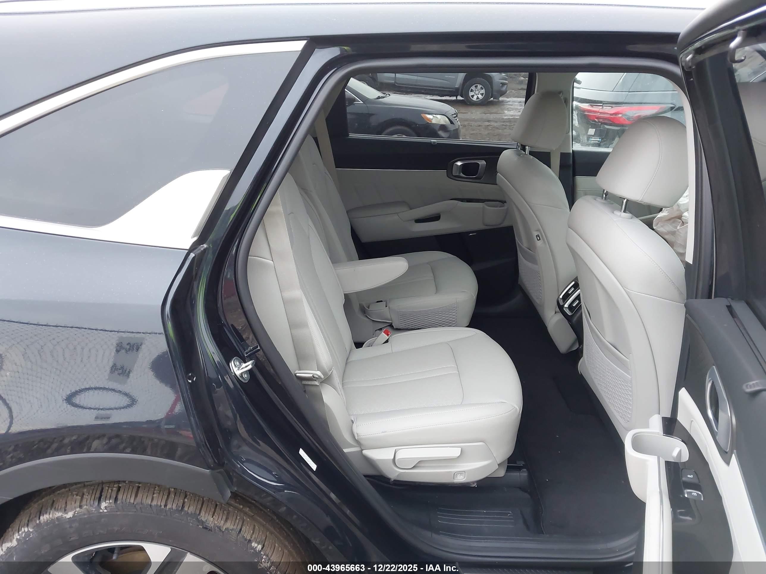 KIA SORENTO image 8