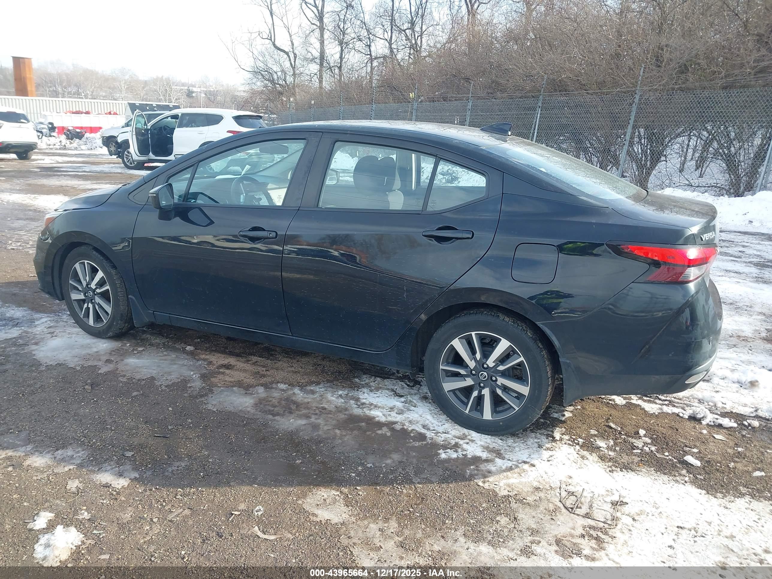 NISSAN VERSA image 3