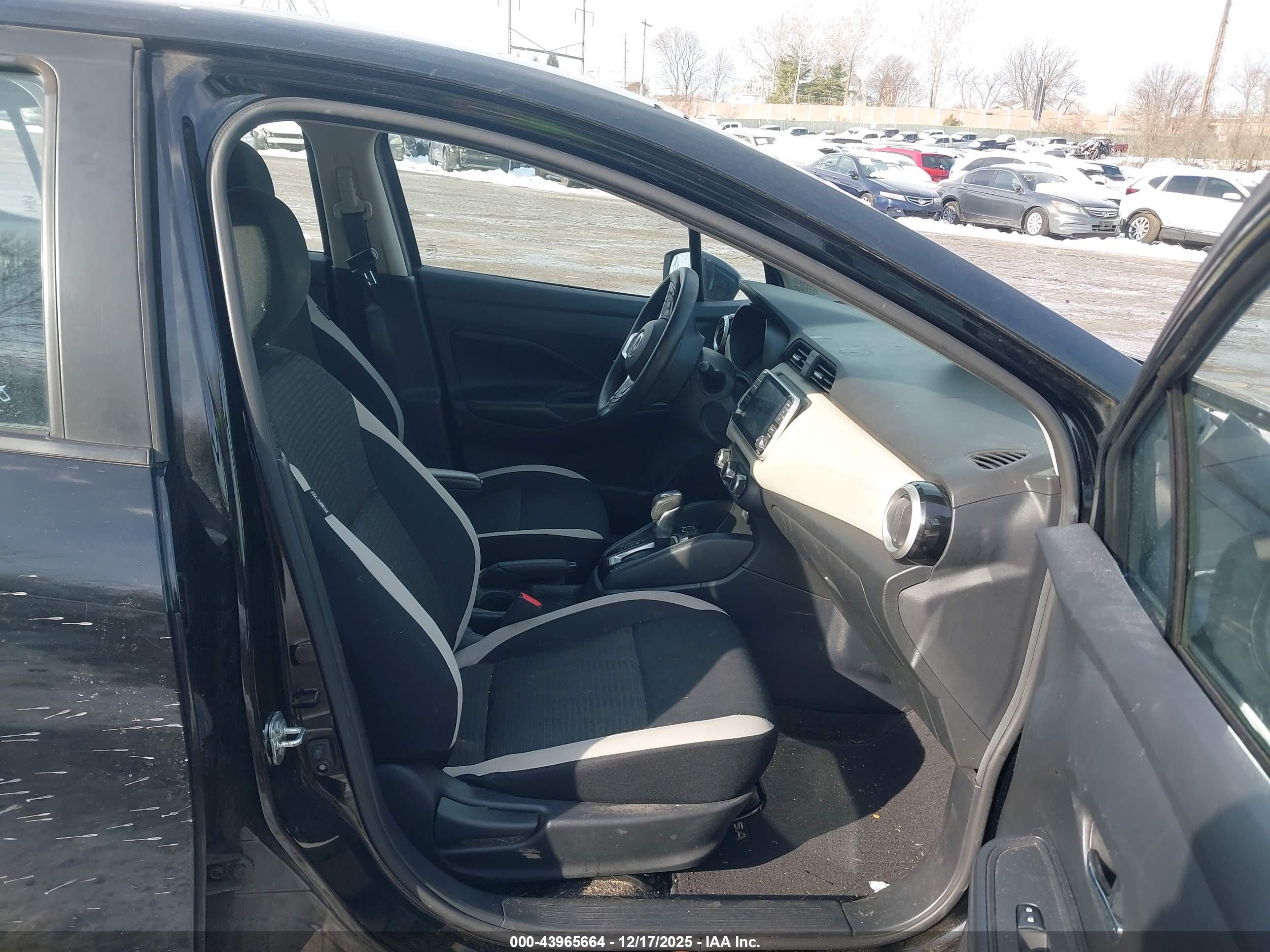 NISSAN VERSA image 5