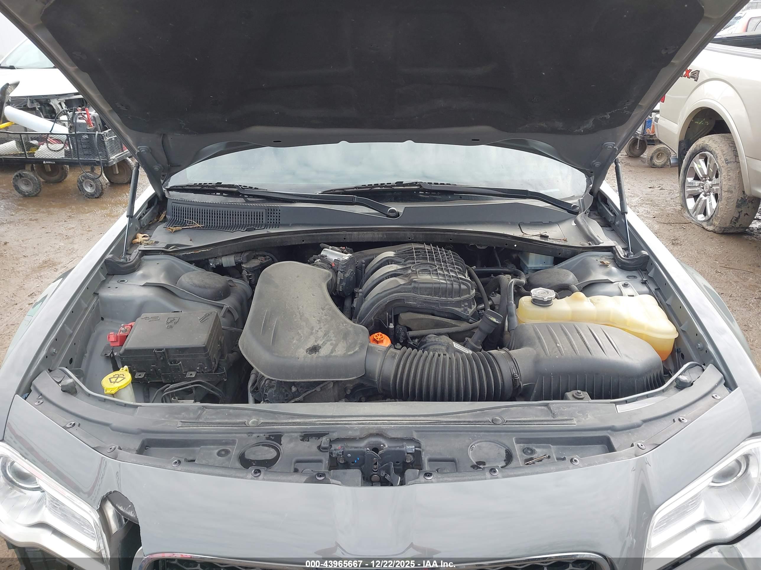 CHRYSLER 300 image 10