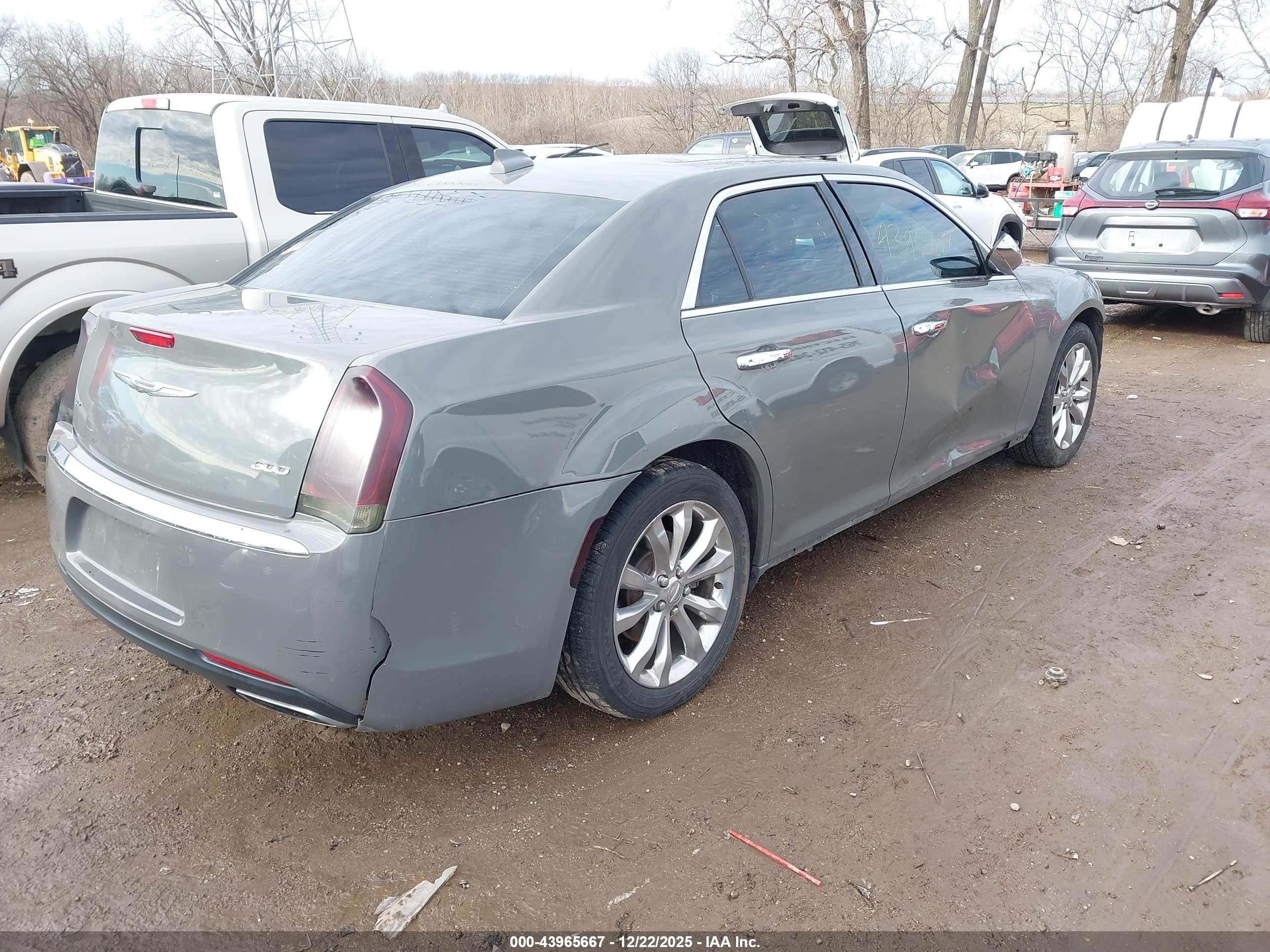 CHRYSLER 300 image 4