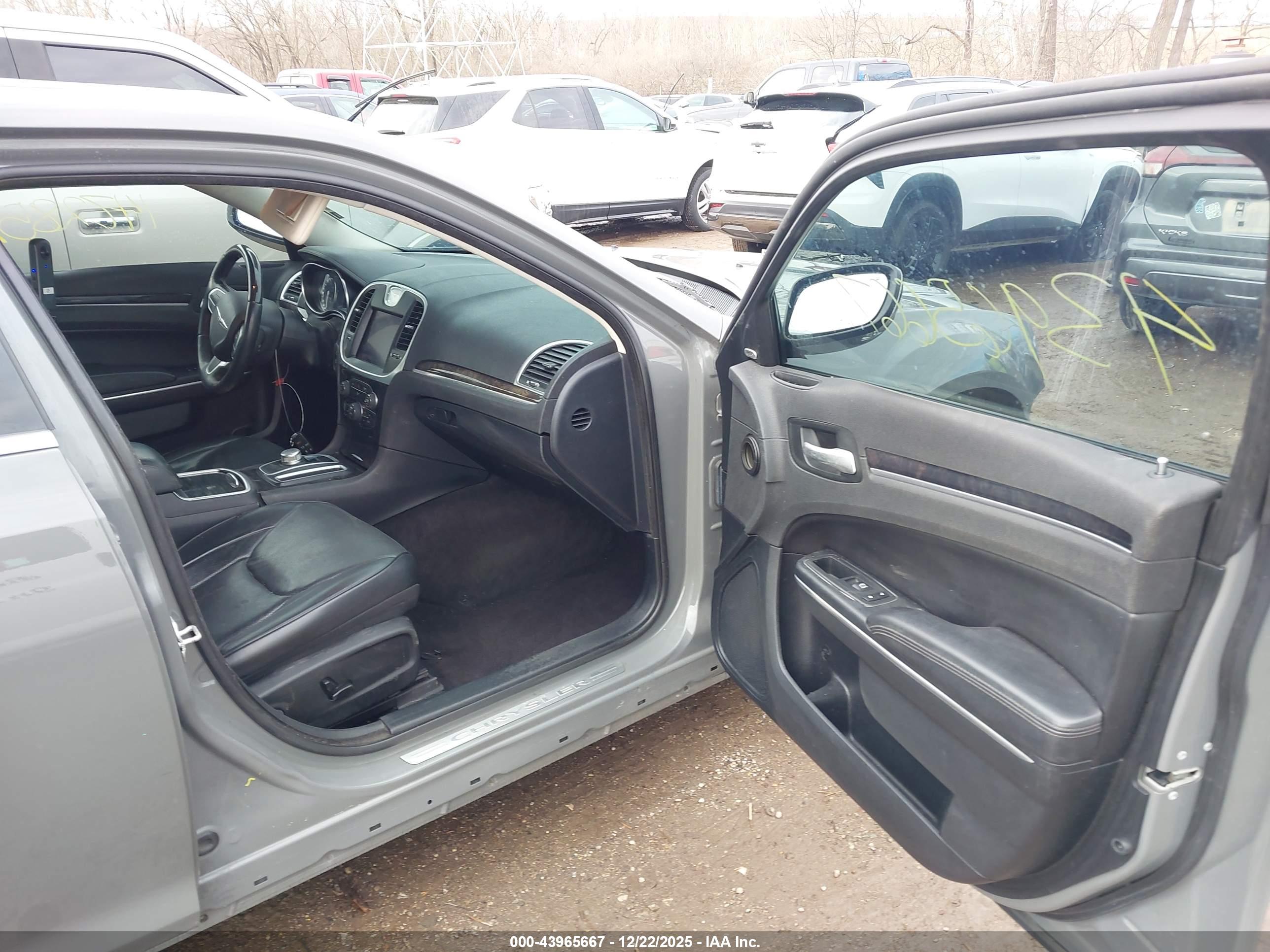 CHRYSLER 300 image 5