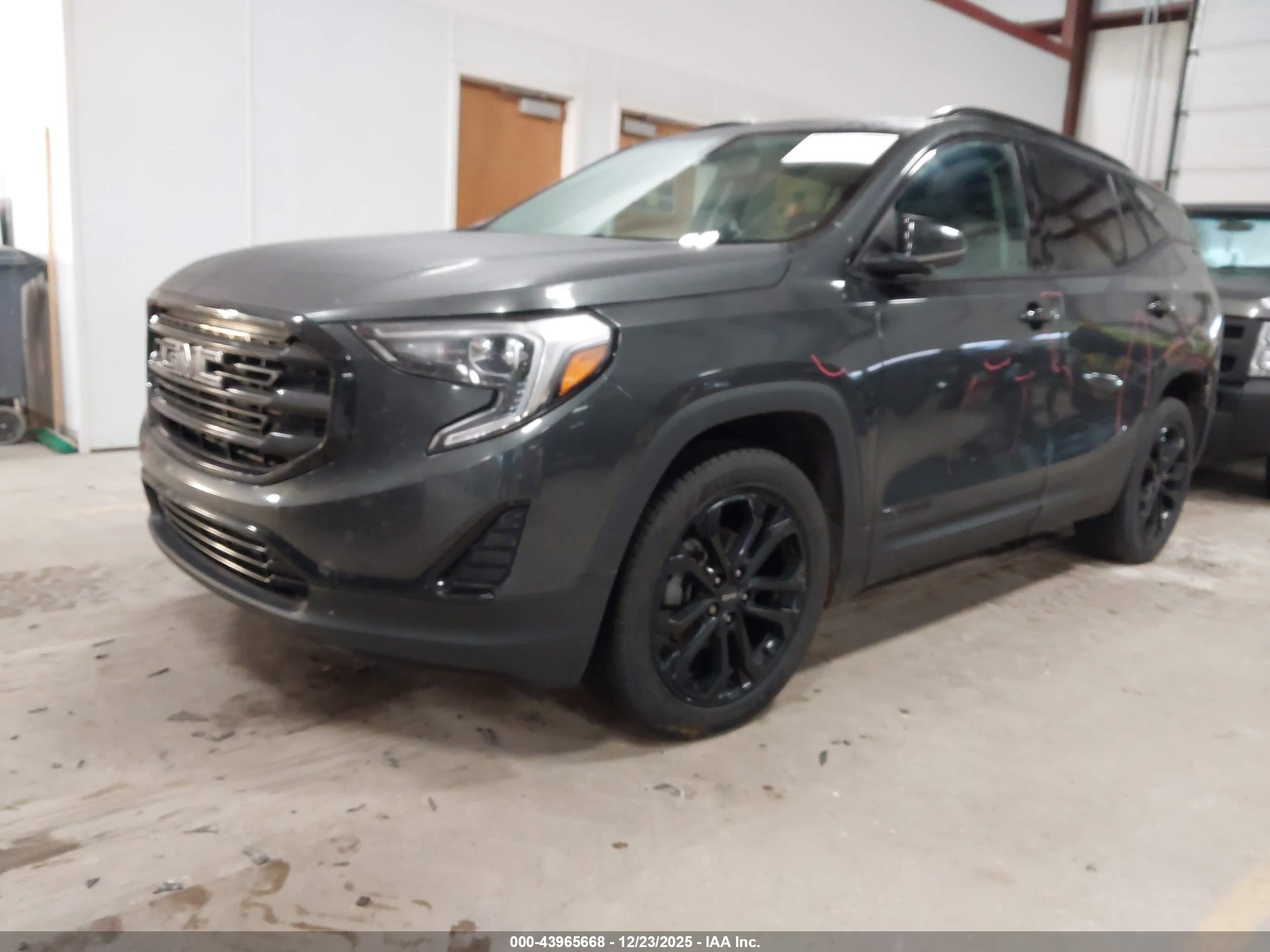 GMC TERRAIN image 2