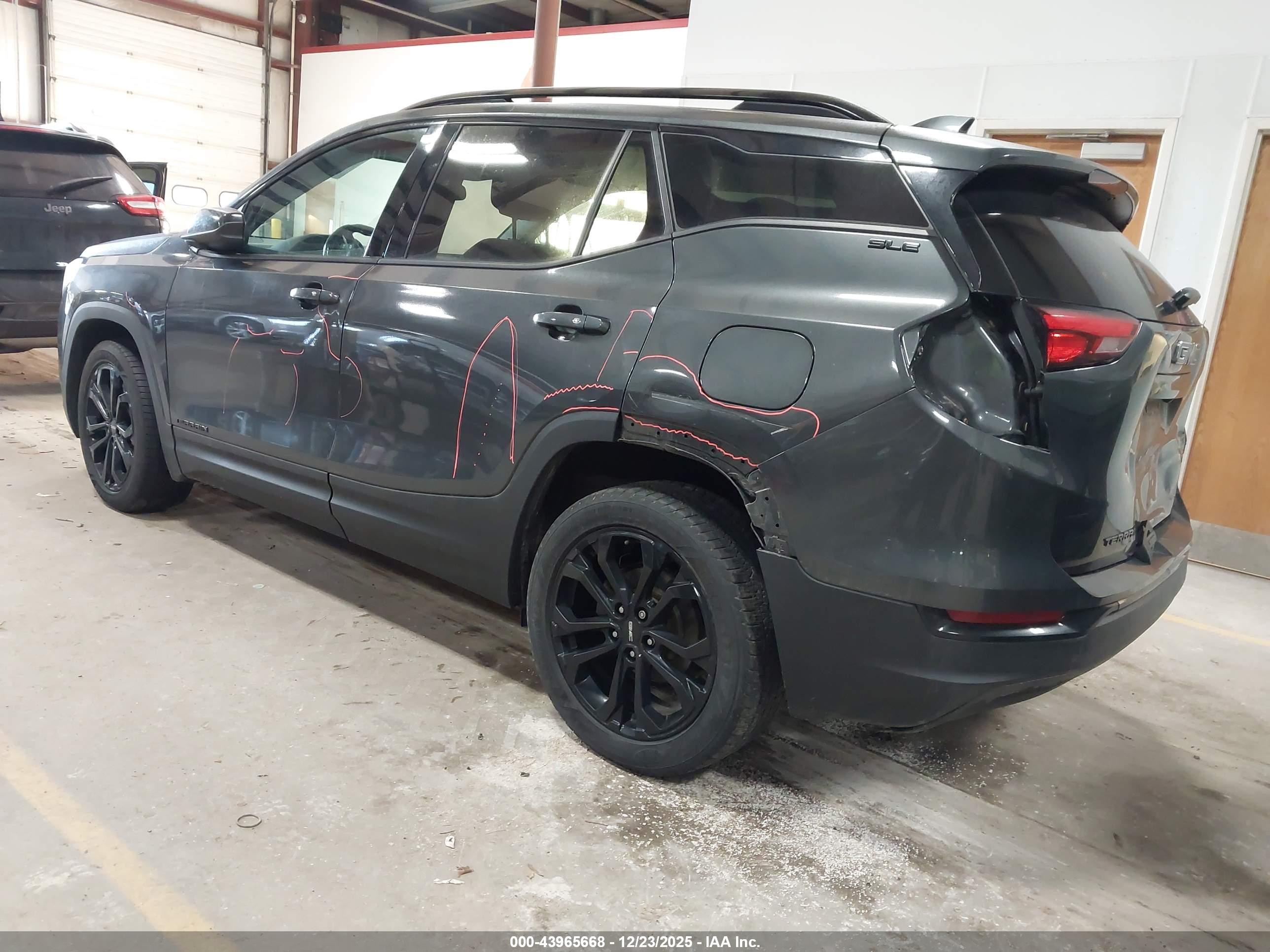 GMC TERRAIN image 3