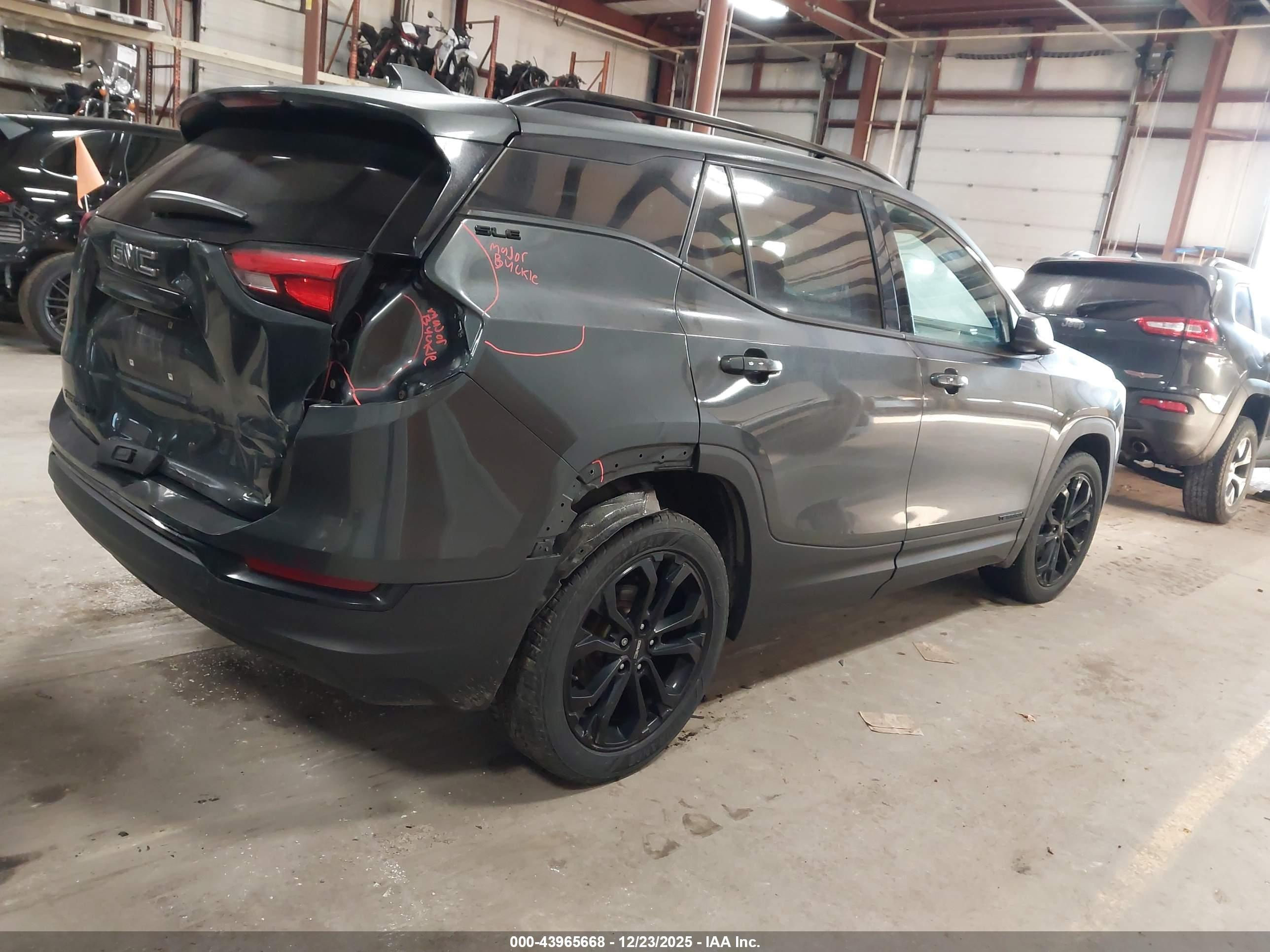 GMC TERRAIN image 4