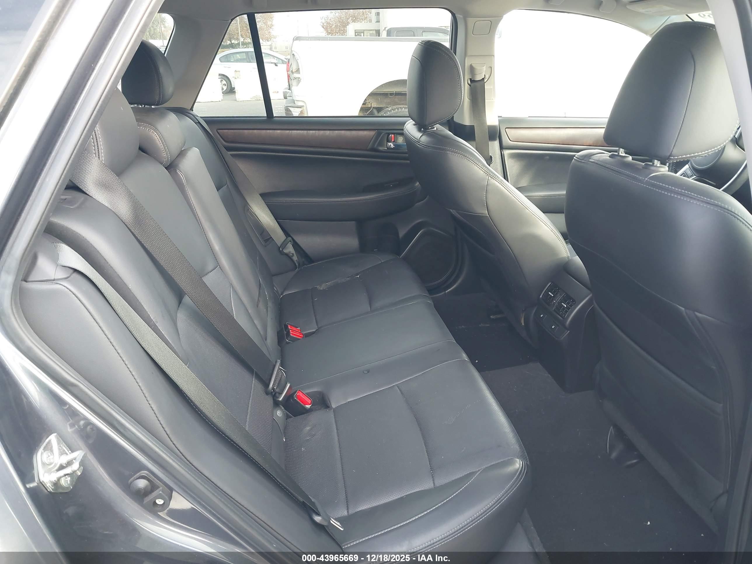 SUBARU OUTBACK image 8
