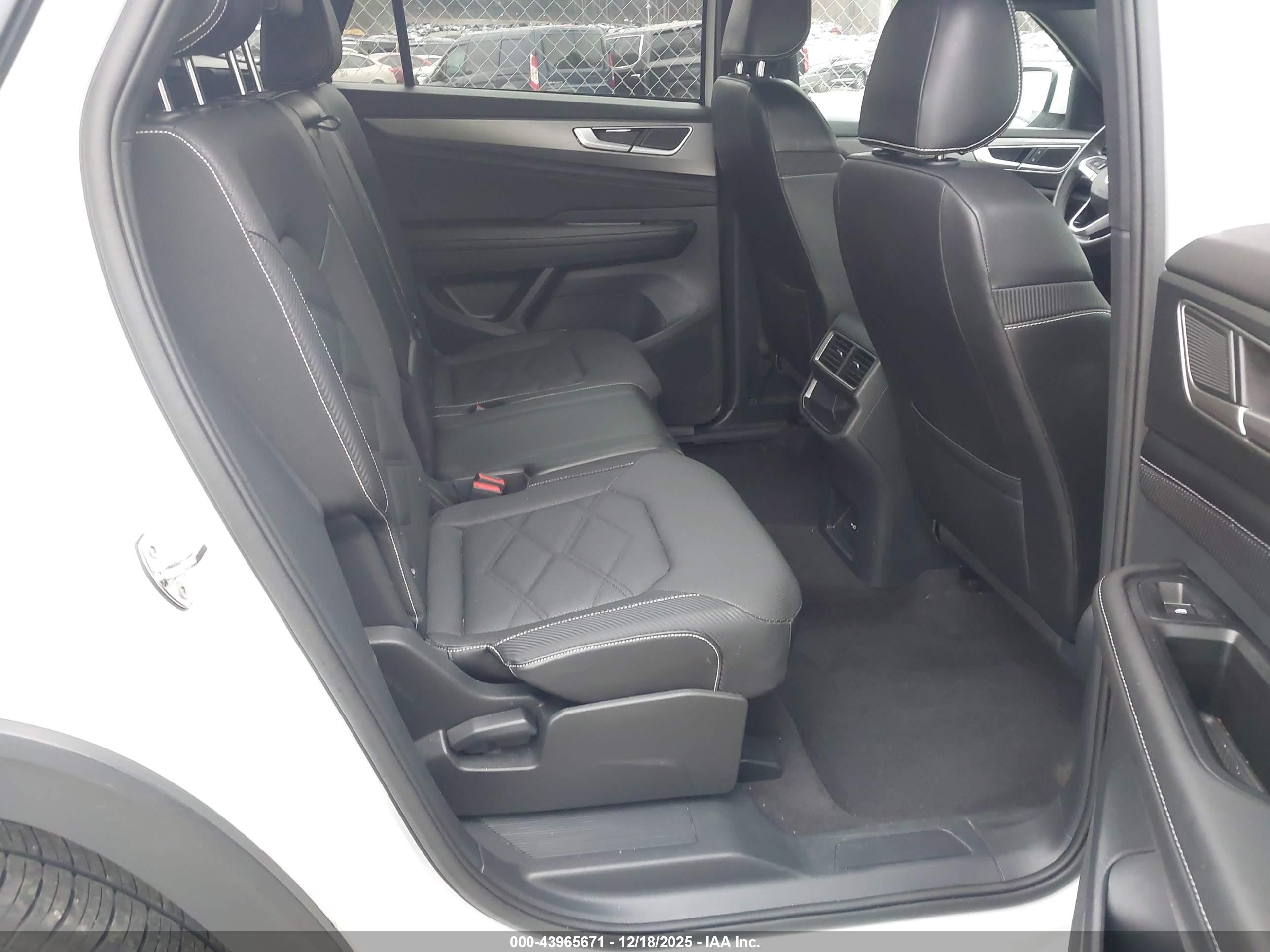 VOLKSWAGEN ATLAS image 8