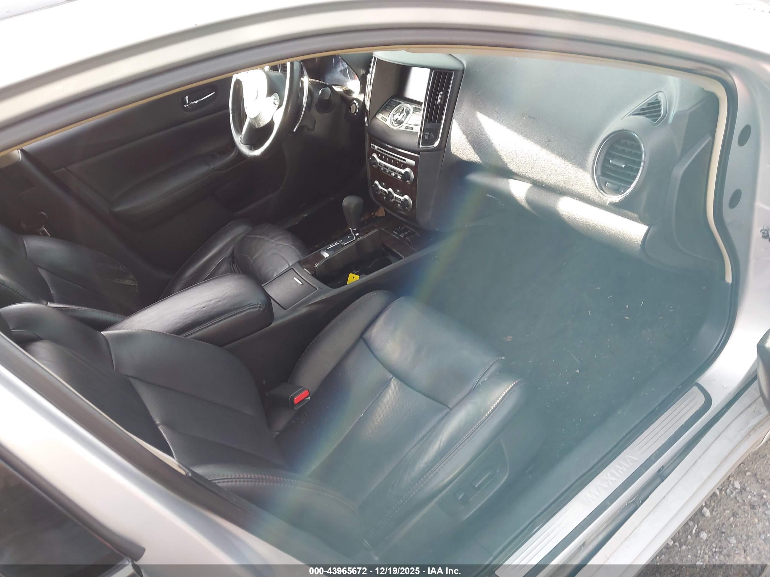 NISSAN MAXIMA image 5