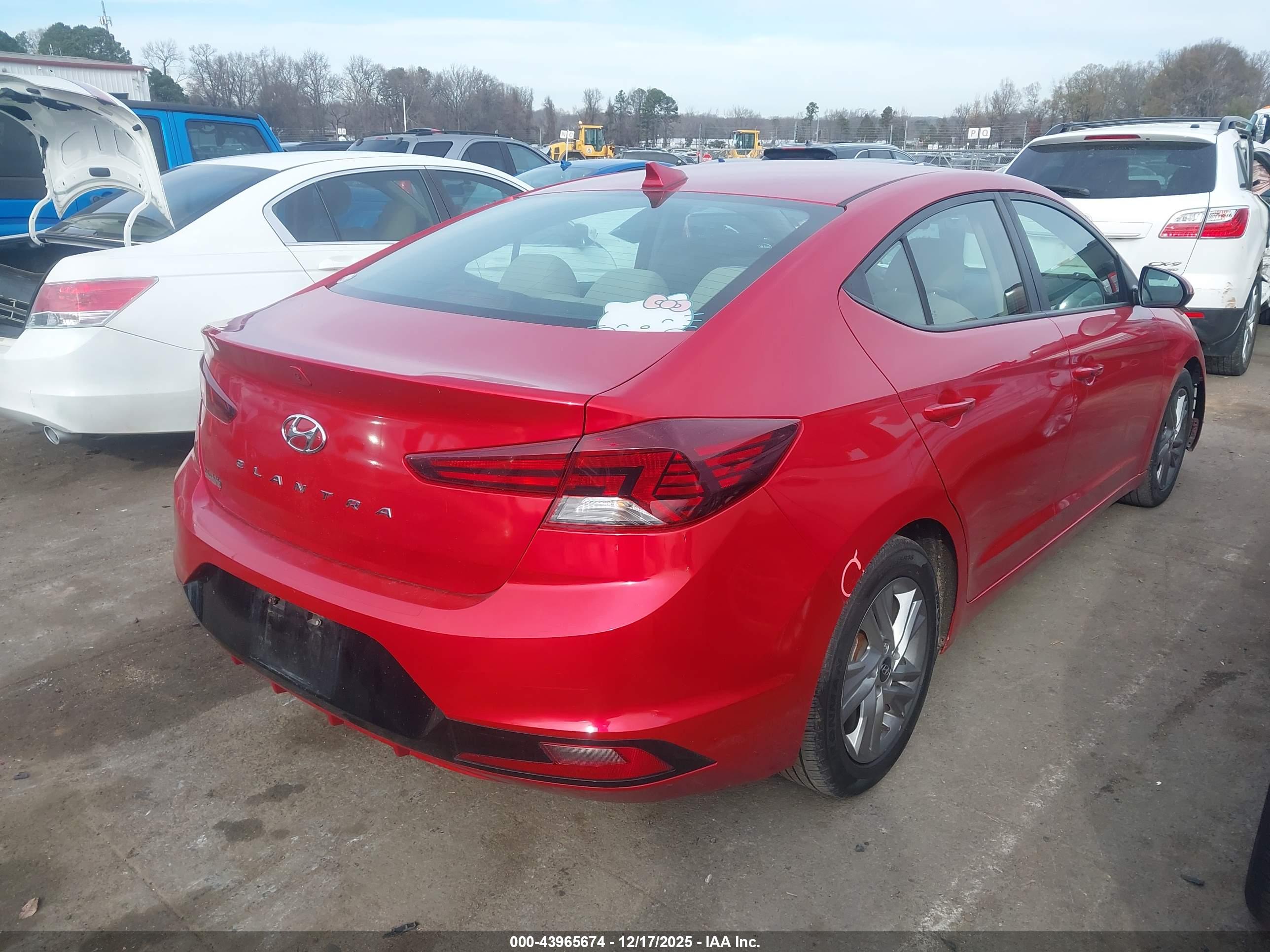 HYUNDAI ELANTRA image 4