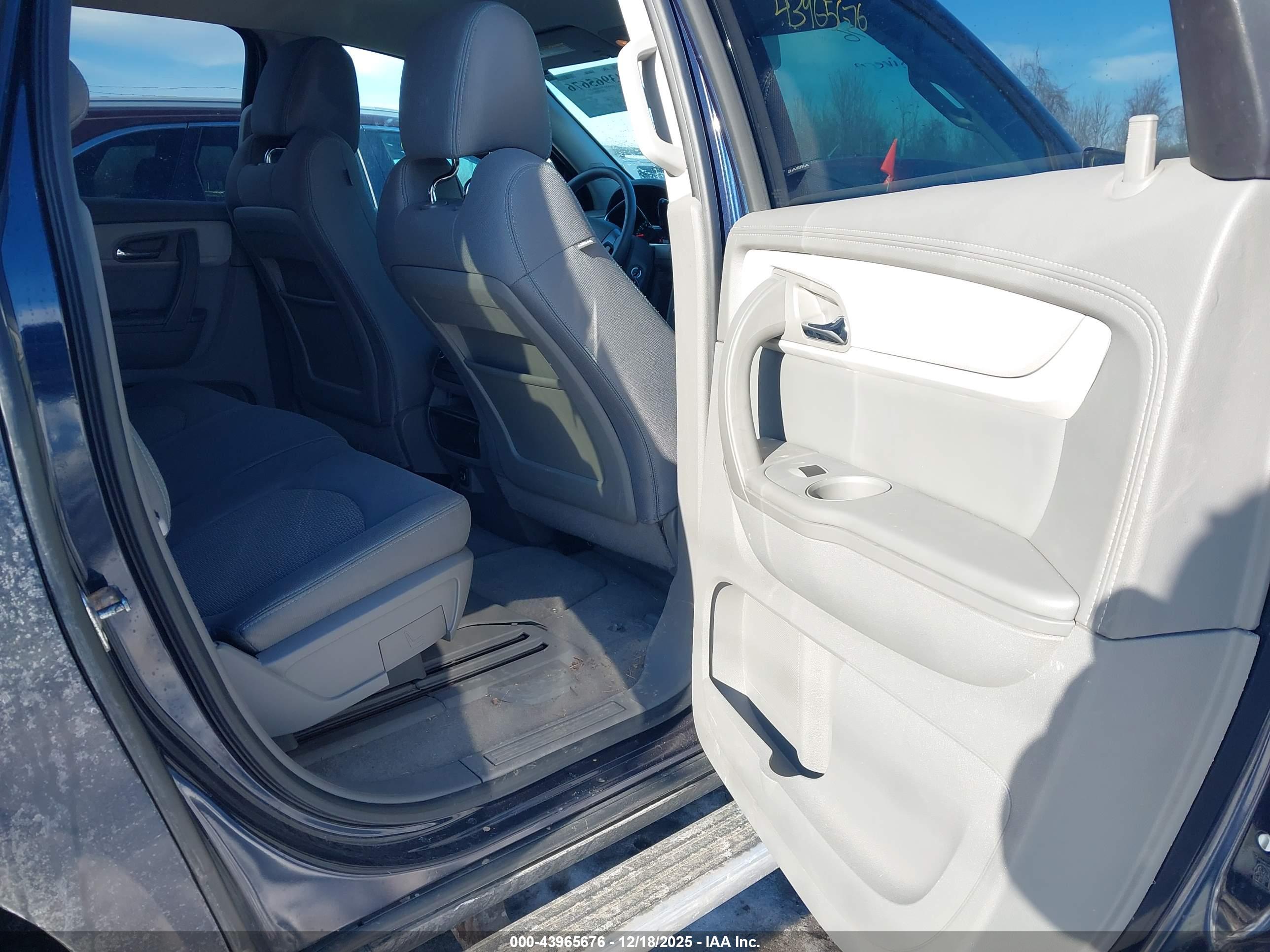 CHEVROLET TRAVERSE image 8