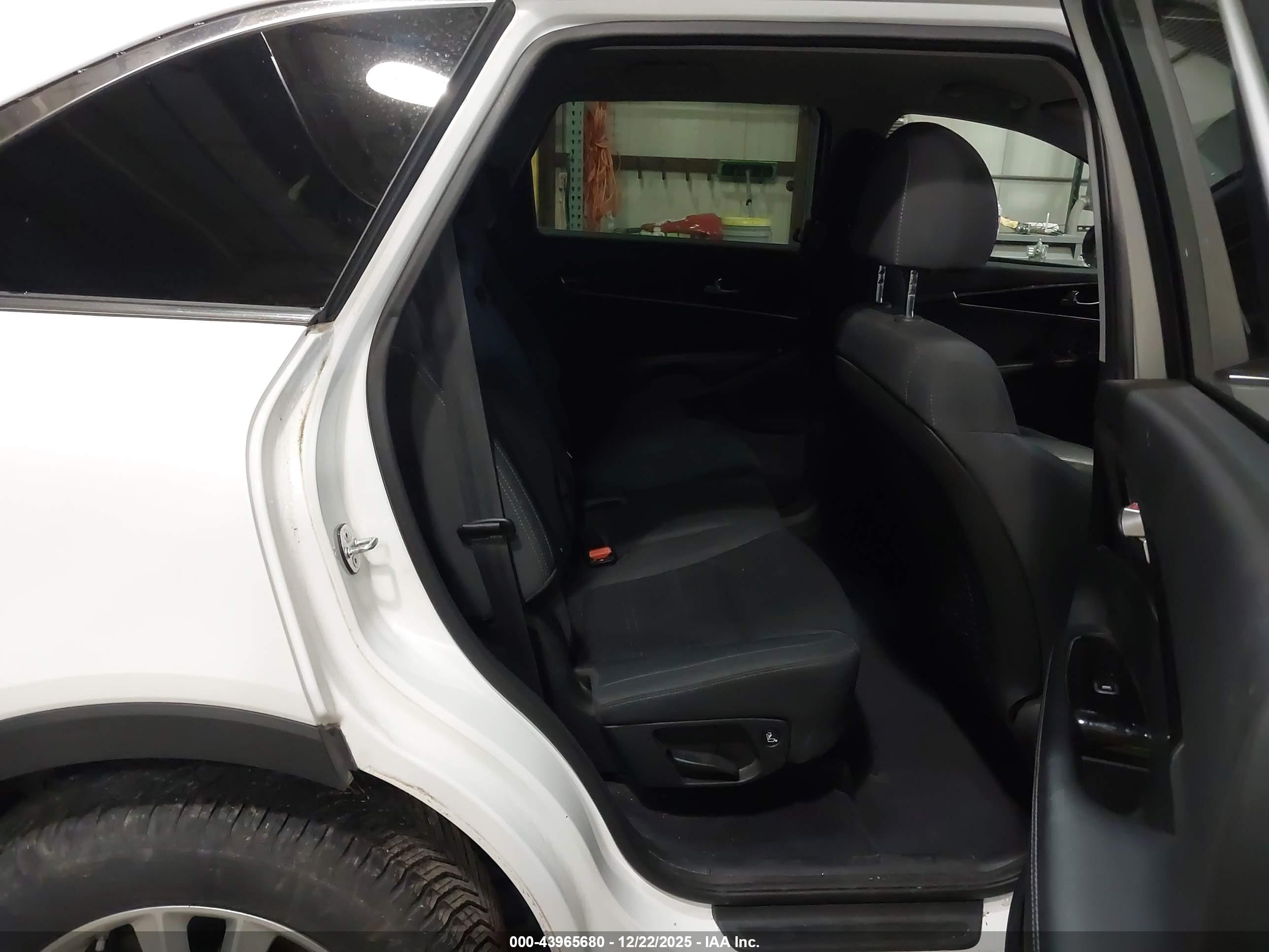 KIA SORENTO image 8