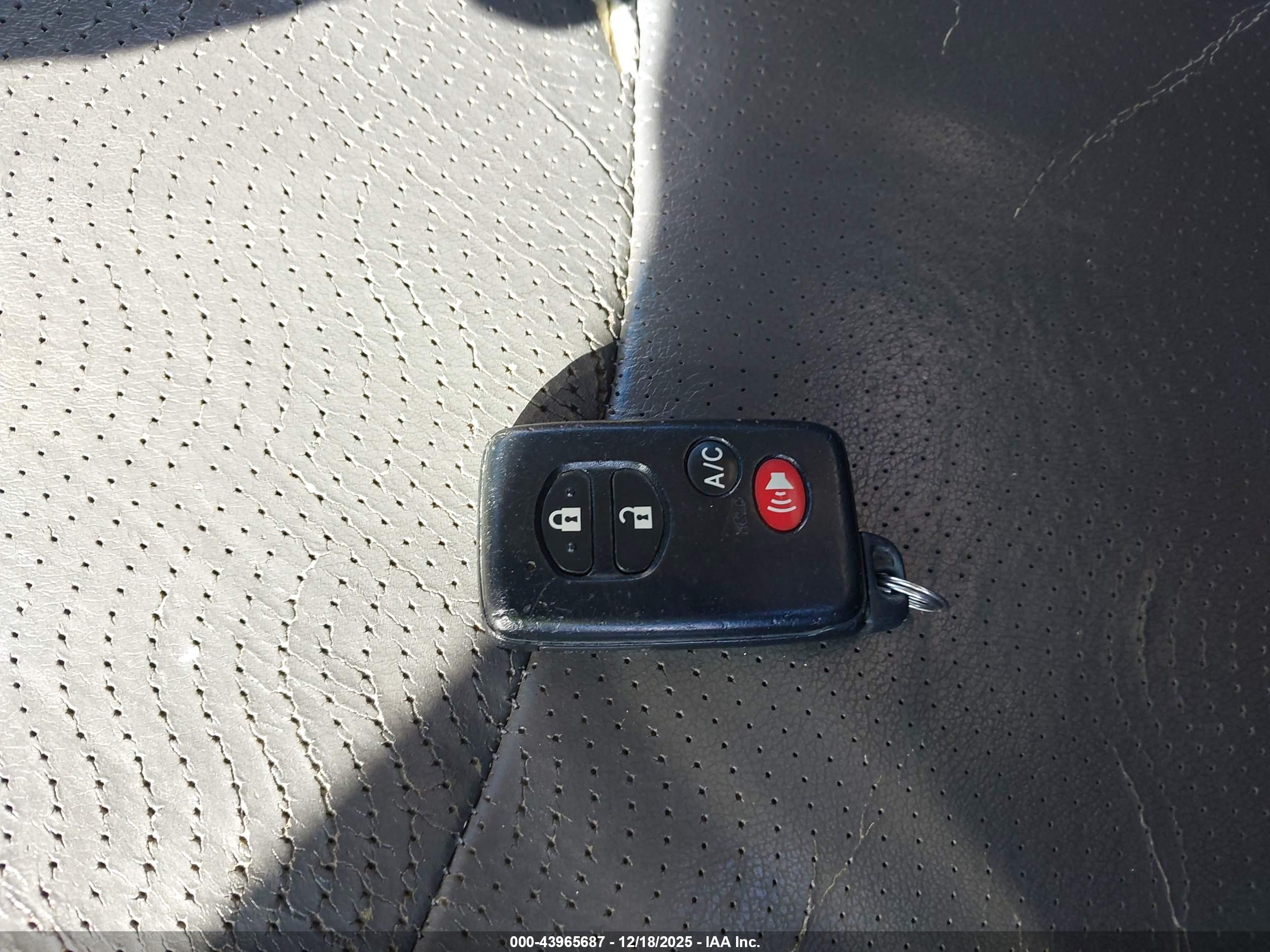 TOYOTA PRIUS image 11