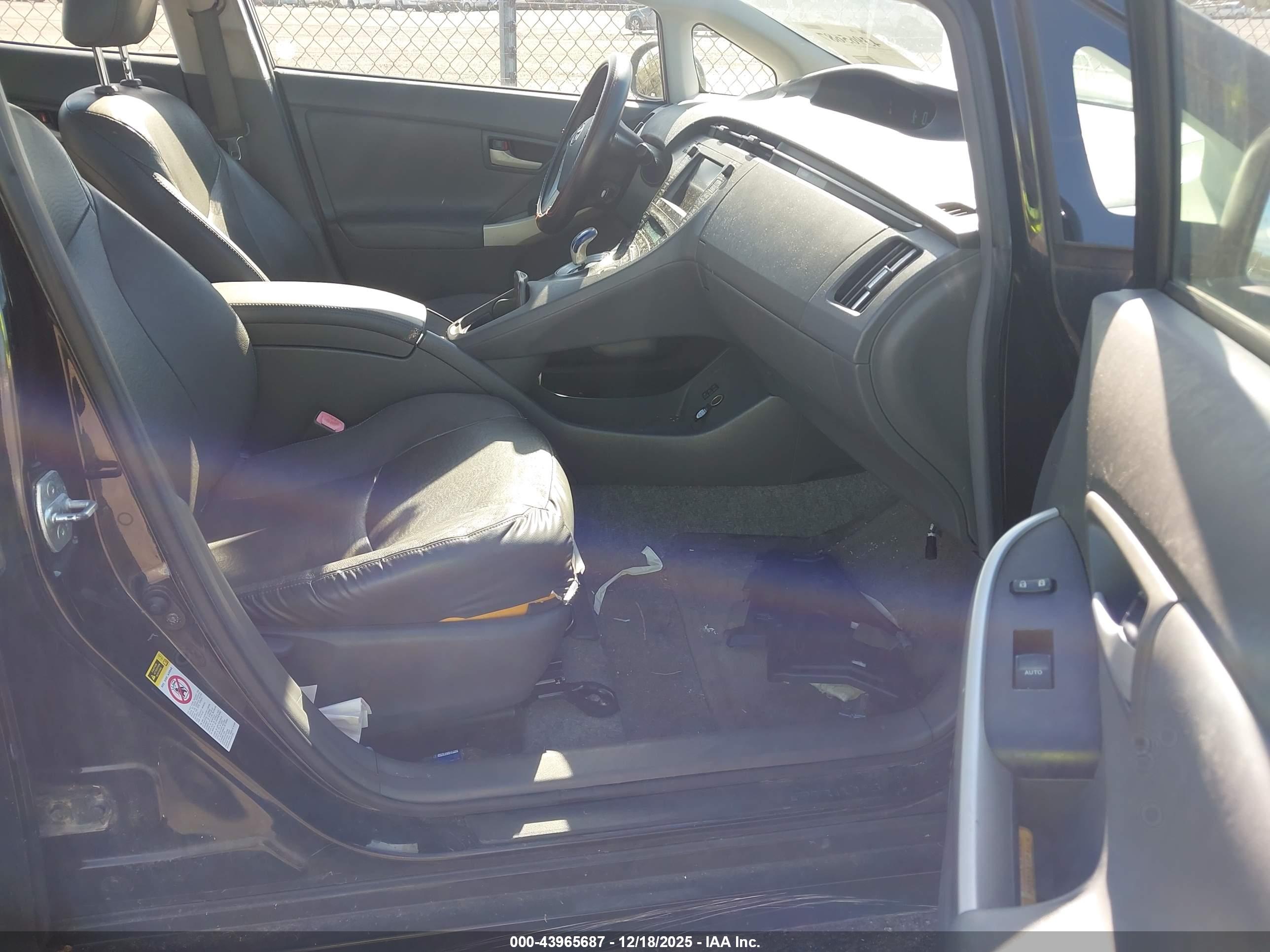 TOYOTA PRIUS image 5