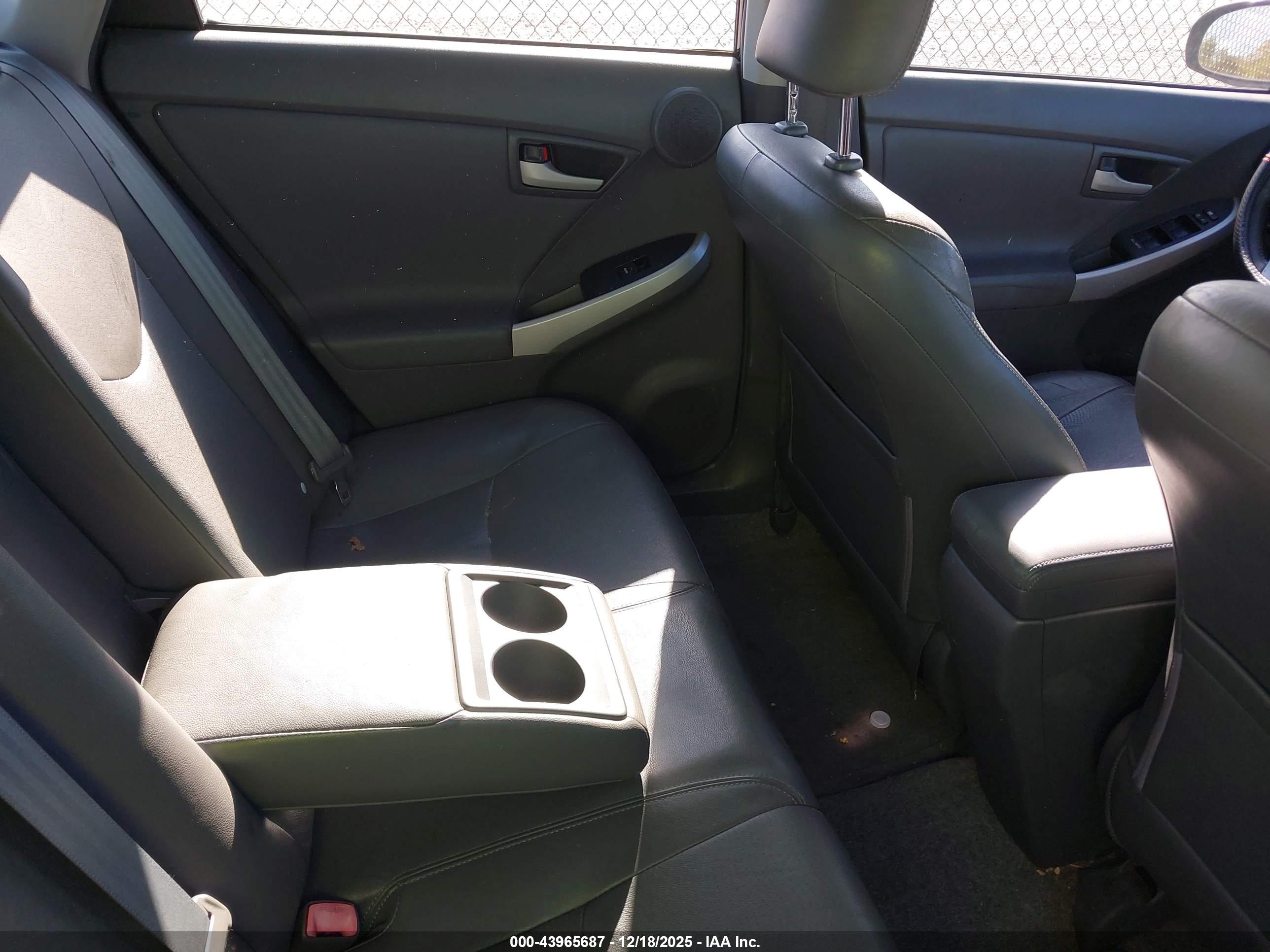 TOYOTA PRIUS image 8
