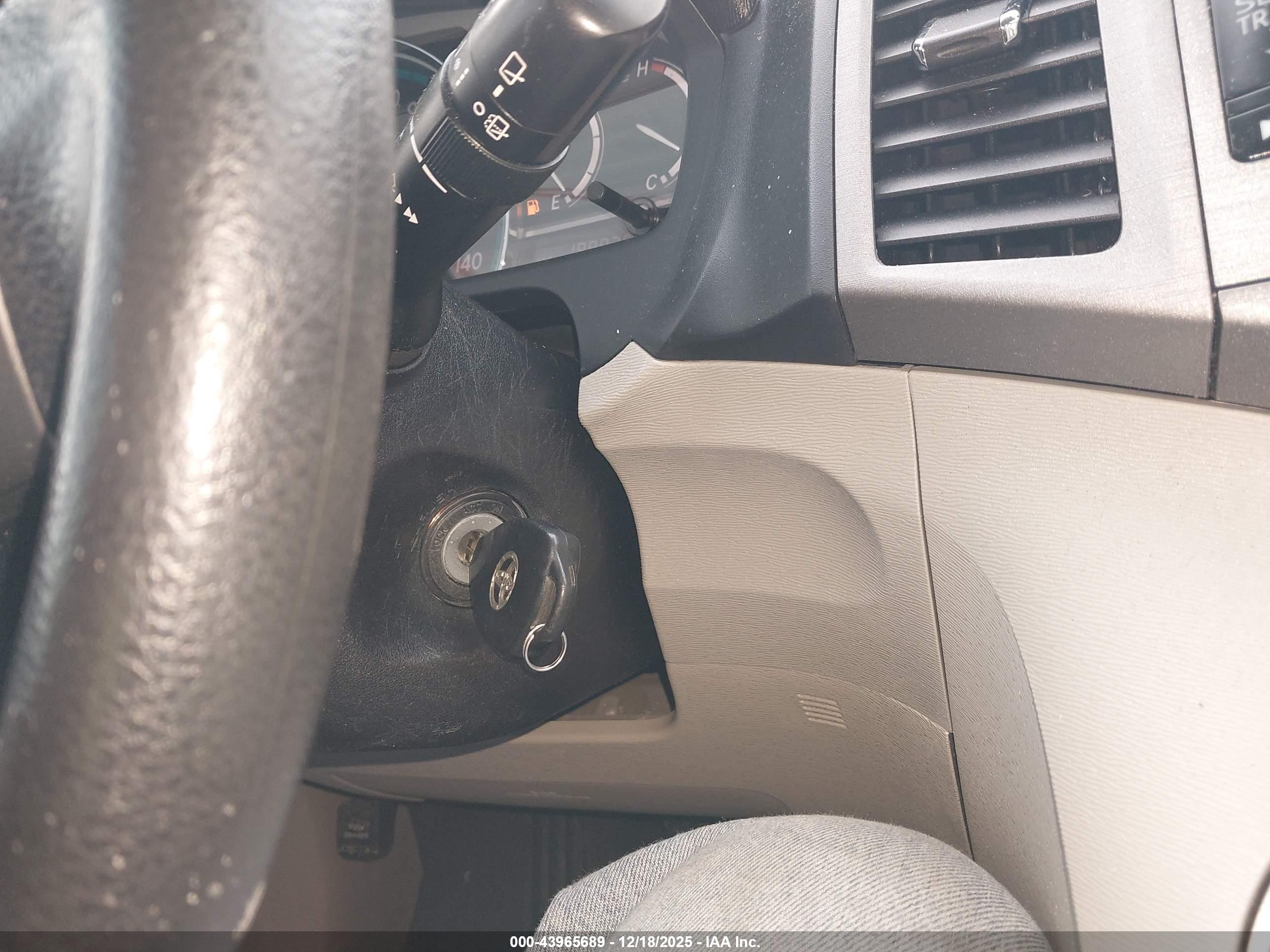 TOYOTA VENZA image 11