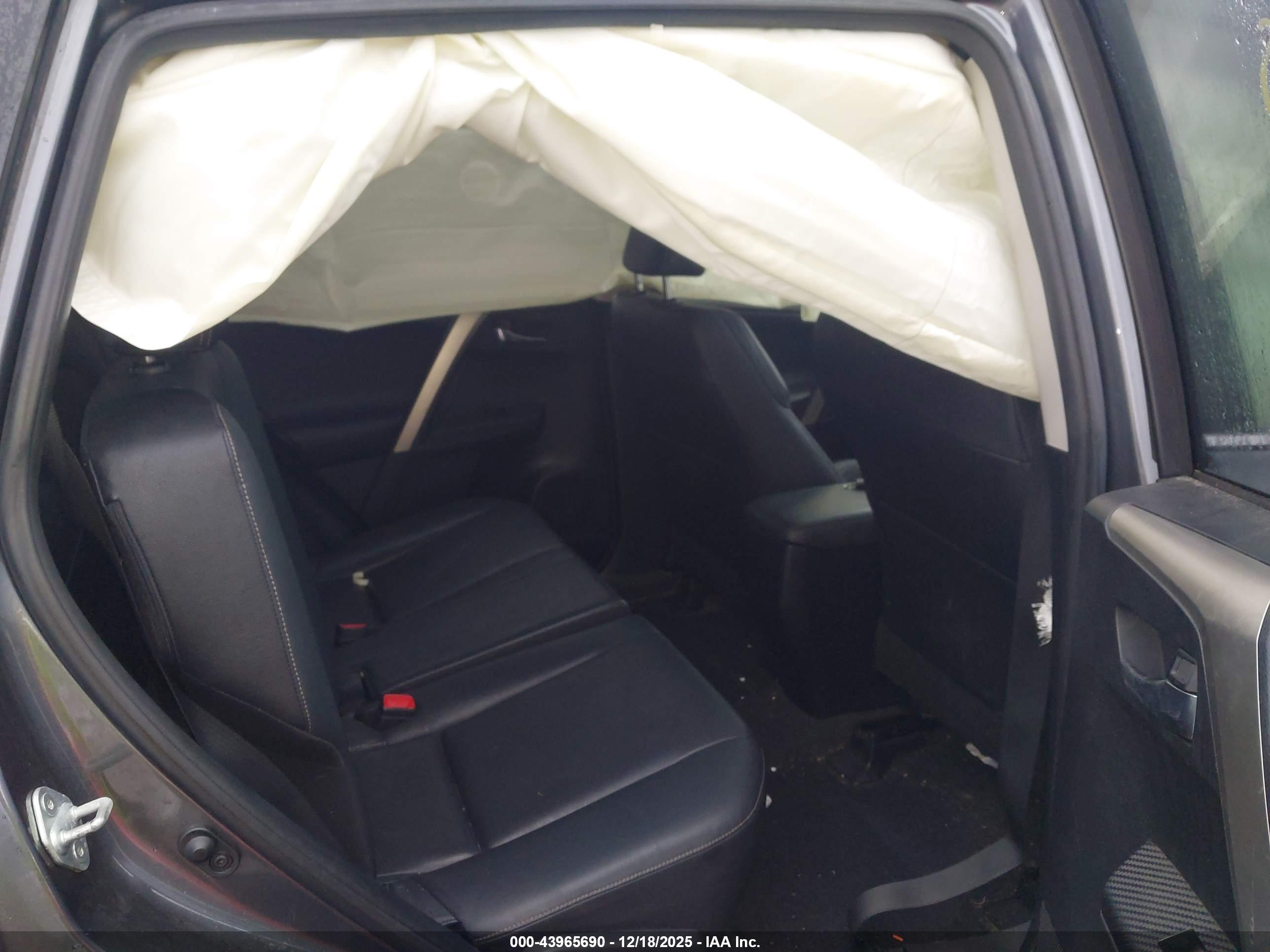 TOYOTA RAV4 image 8