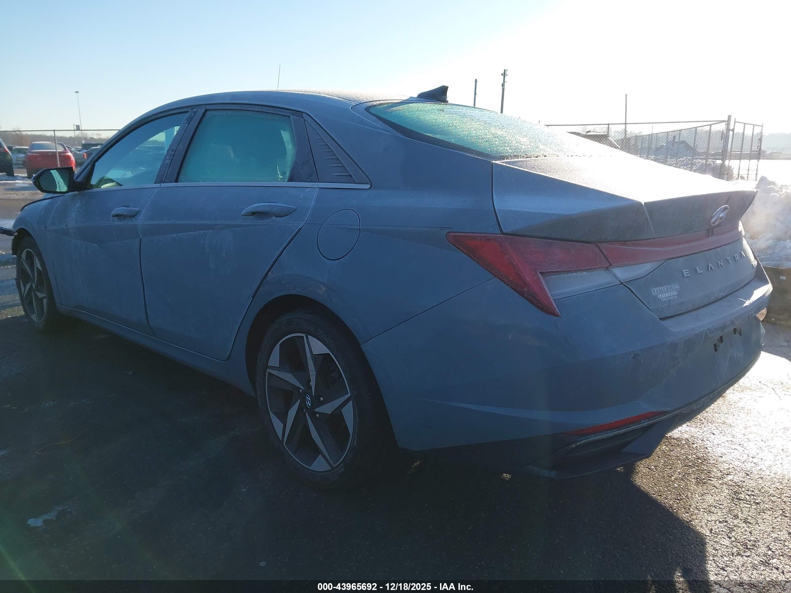 HYUNDAI ELANTRA image 3