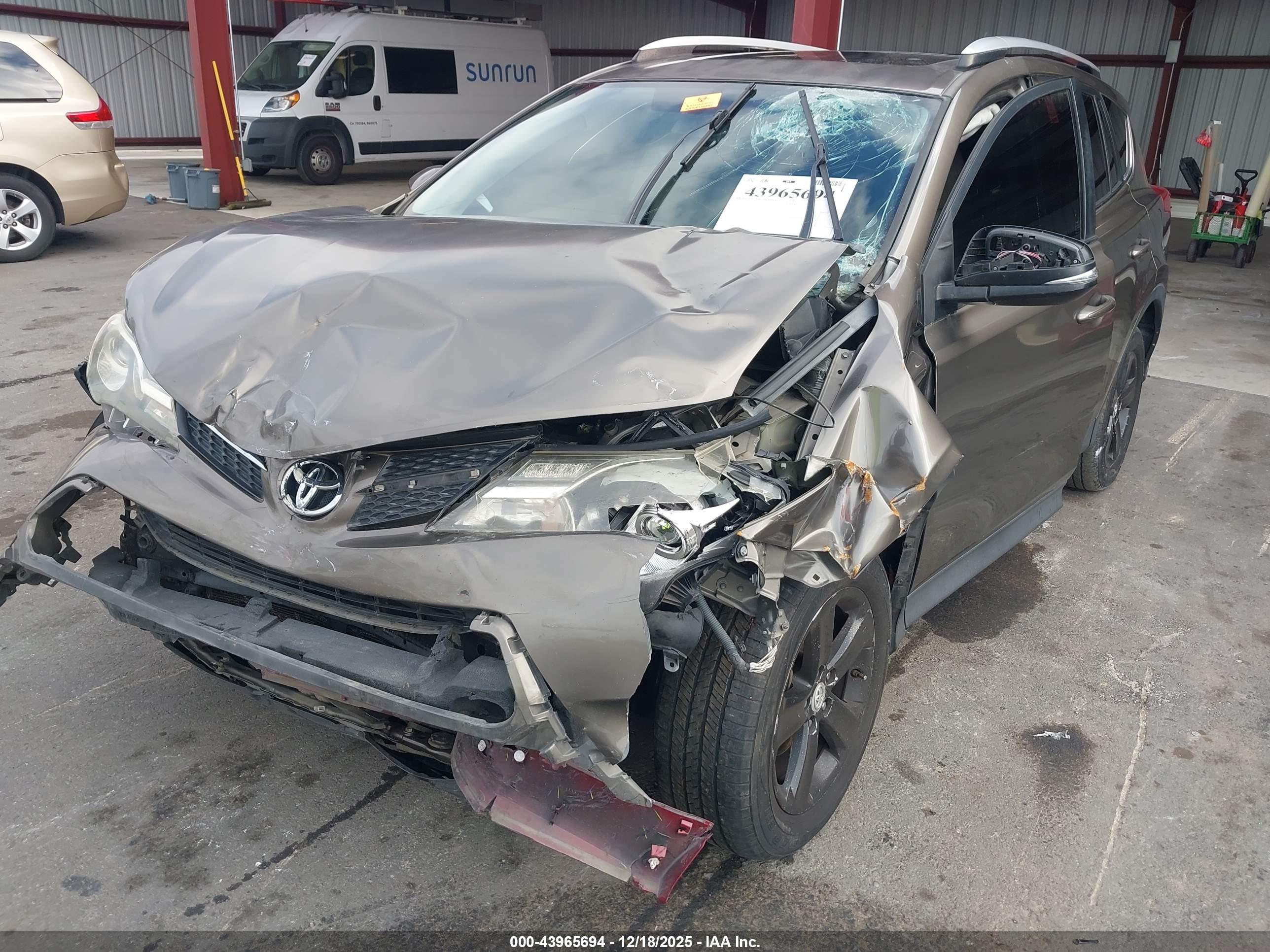 TOYOTA RAV4 image 6