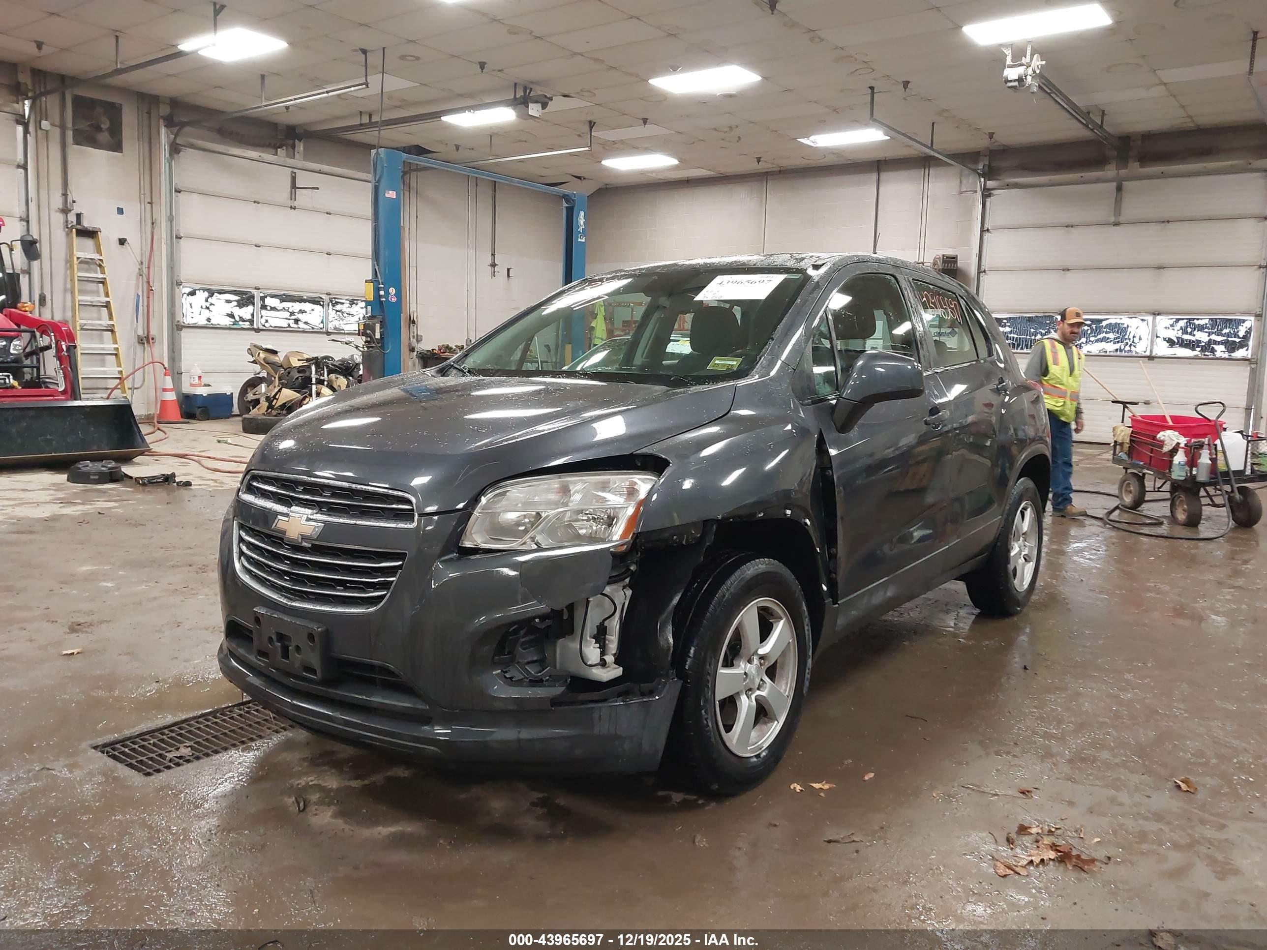 CHEVROLET TRAX image 2