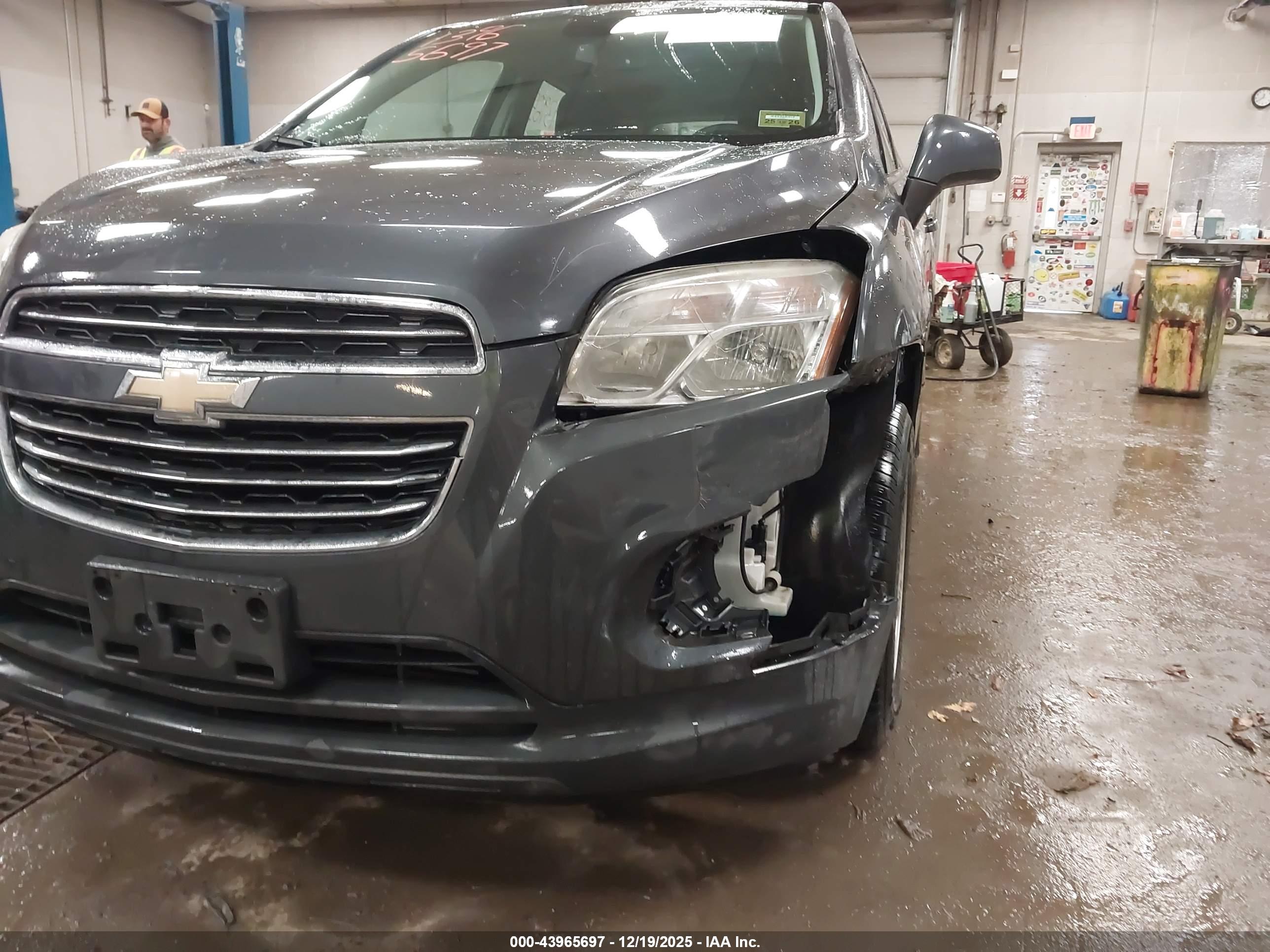 CHEVROLET TRAX image 6