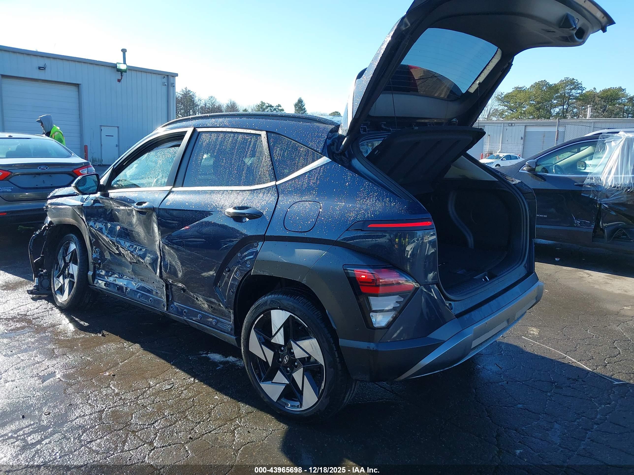 HYUNDAI KONA image 3