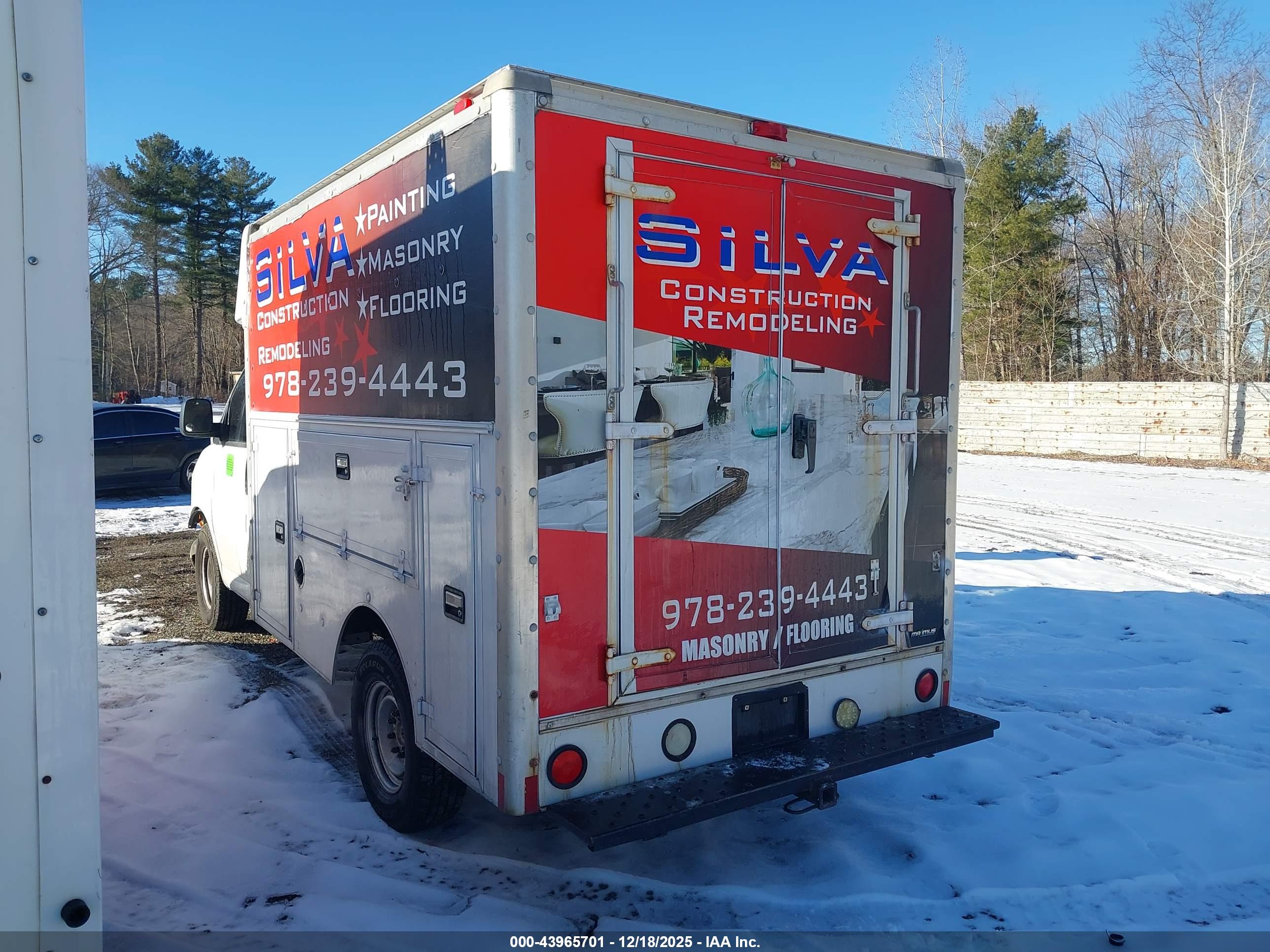 CHEVROLET EXPRESS image 3