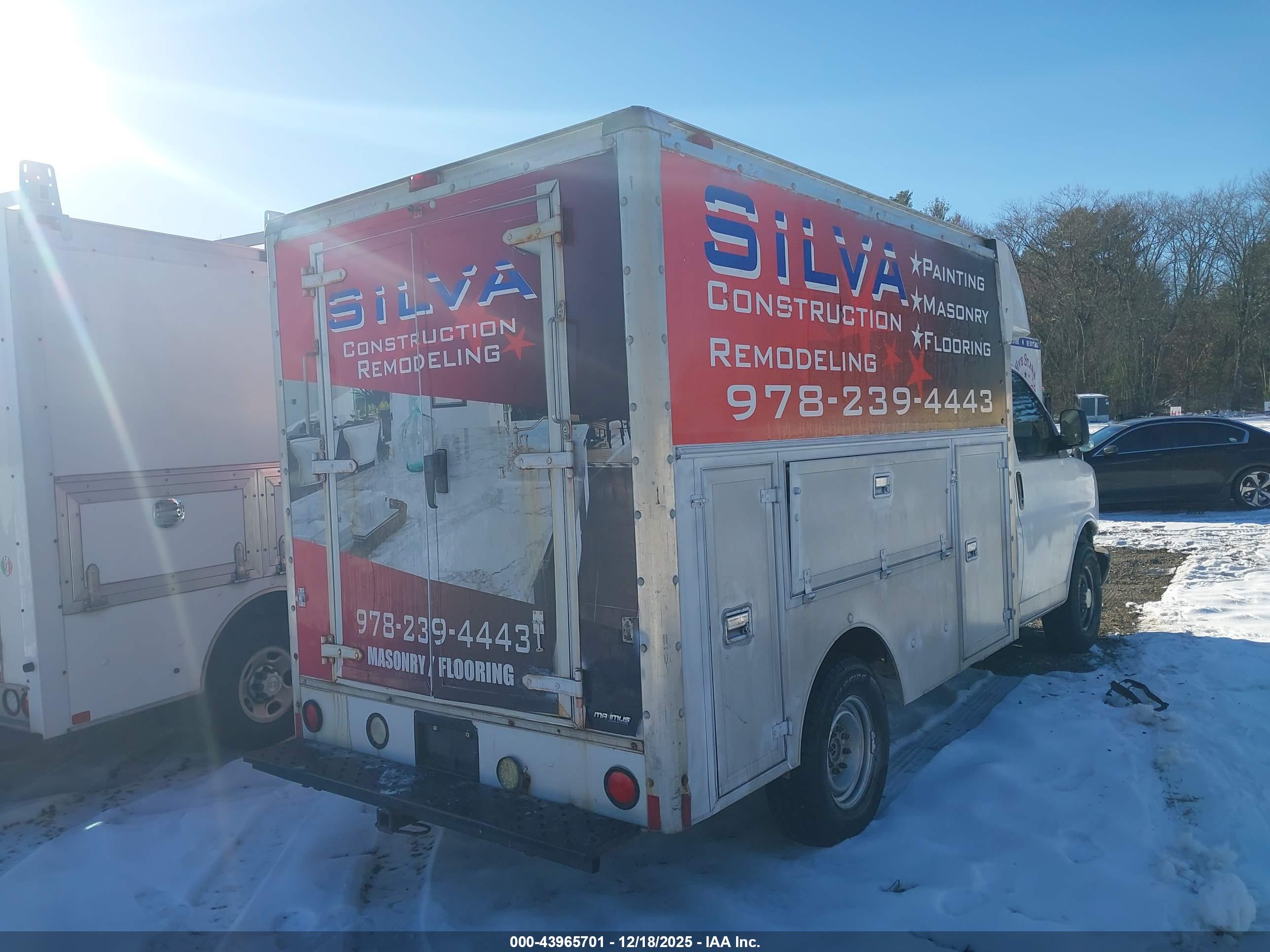 CHEVROLET EXPRESS image 4
