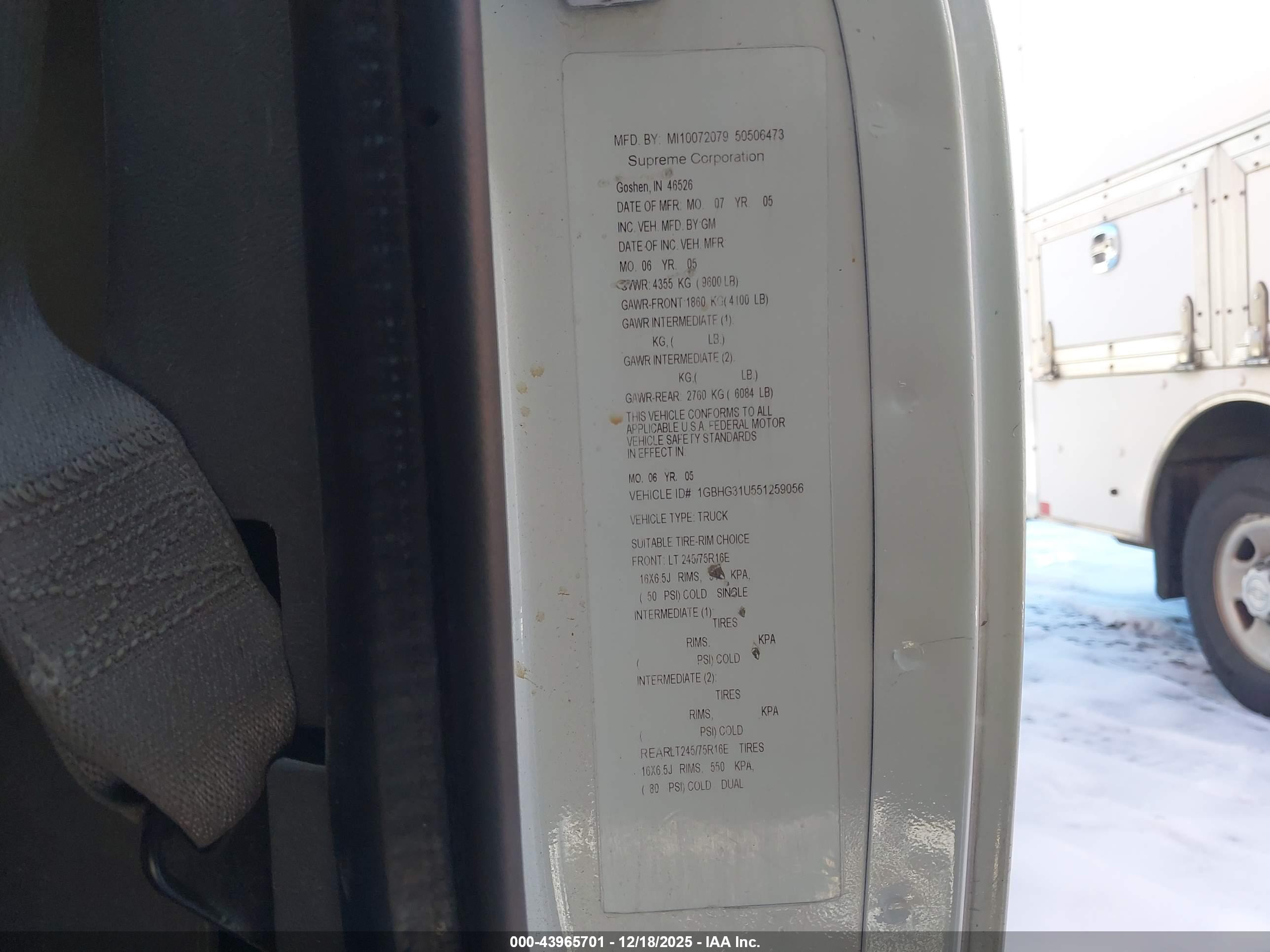 CHEVROLET EXPRESS image 9