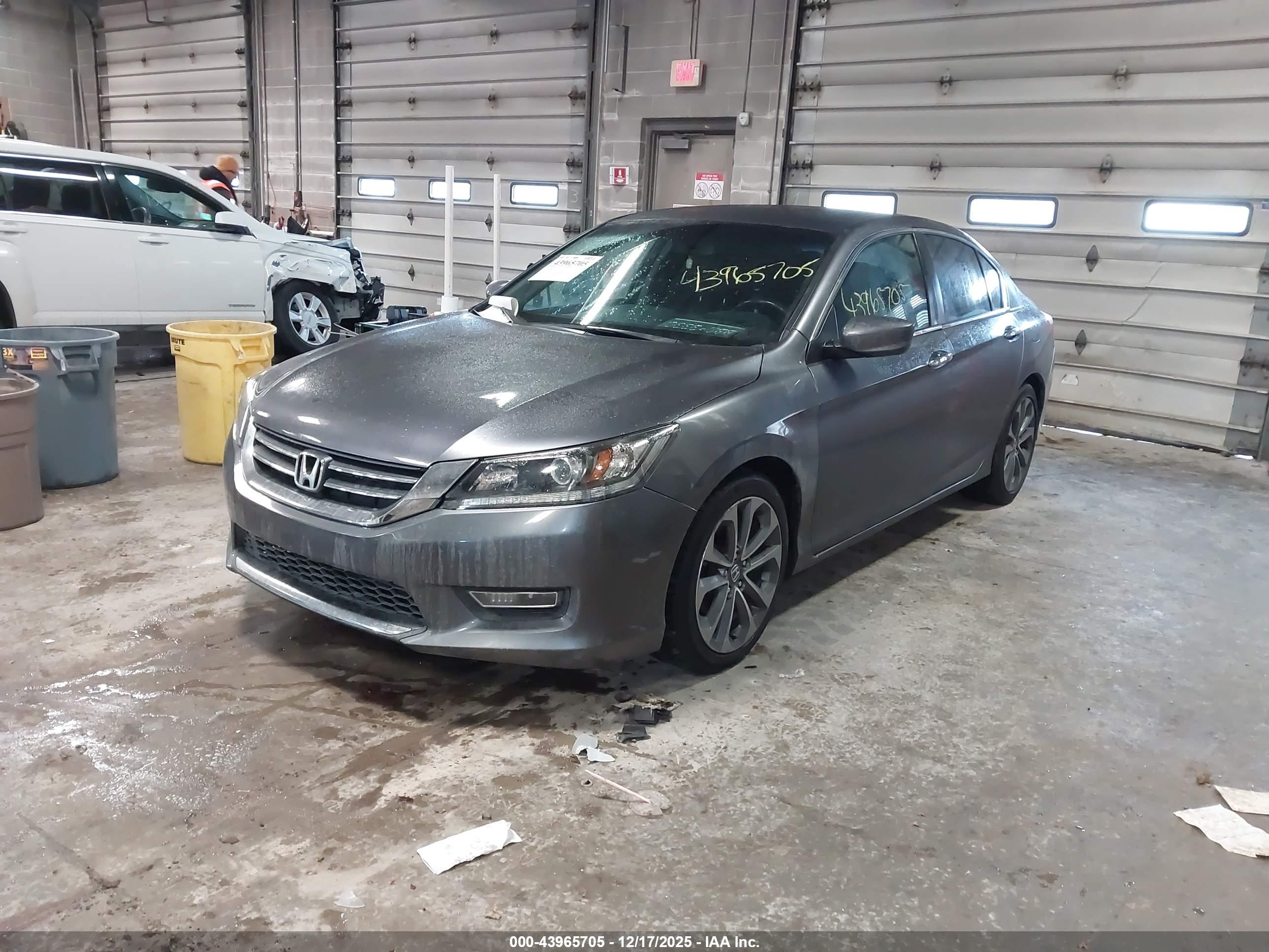 HONDA ACCORD image 2