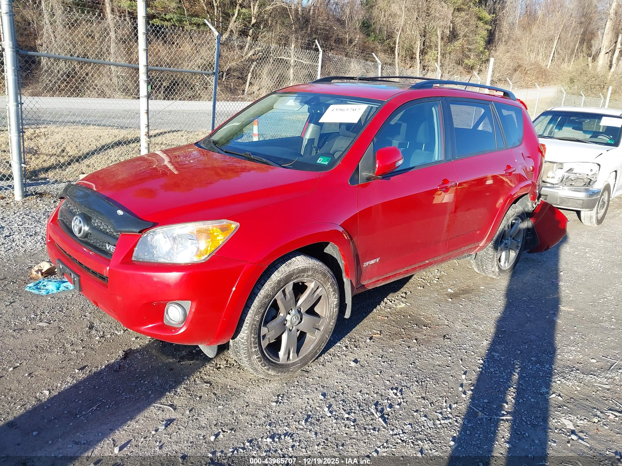 TOYOTA RAV4 image 2
