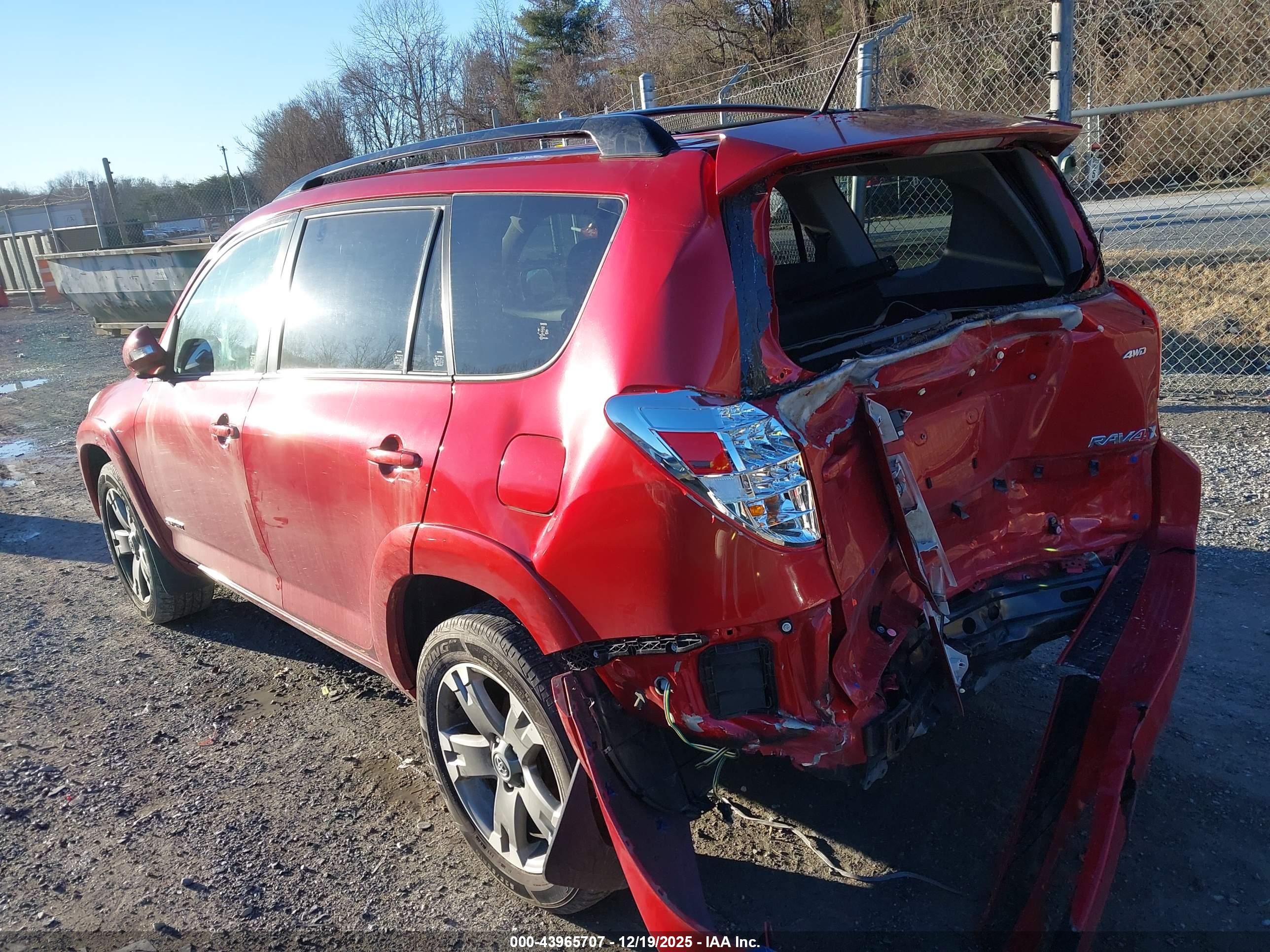 TOYOTA RAV4 image 3