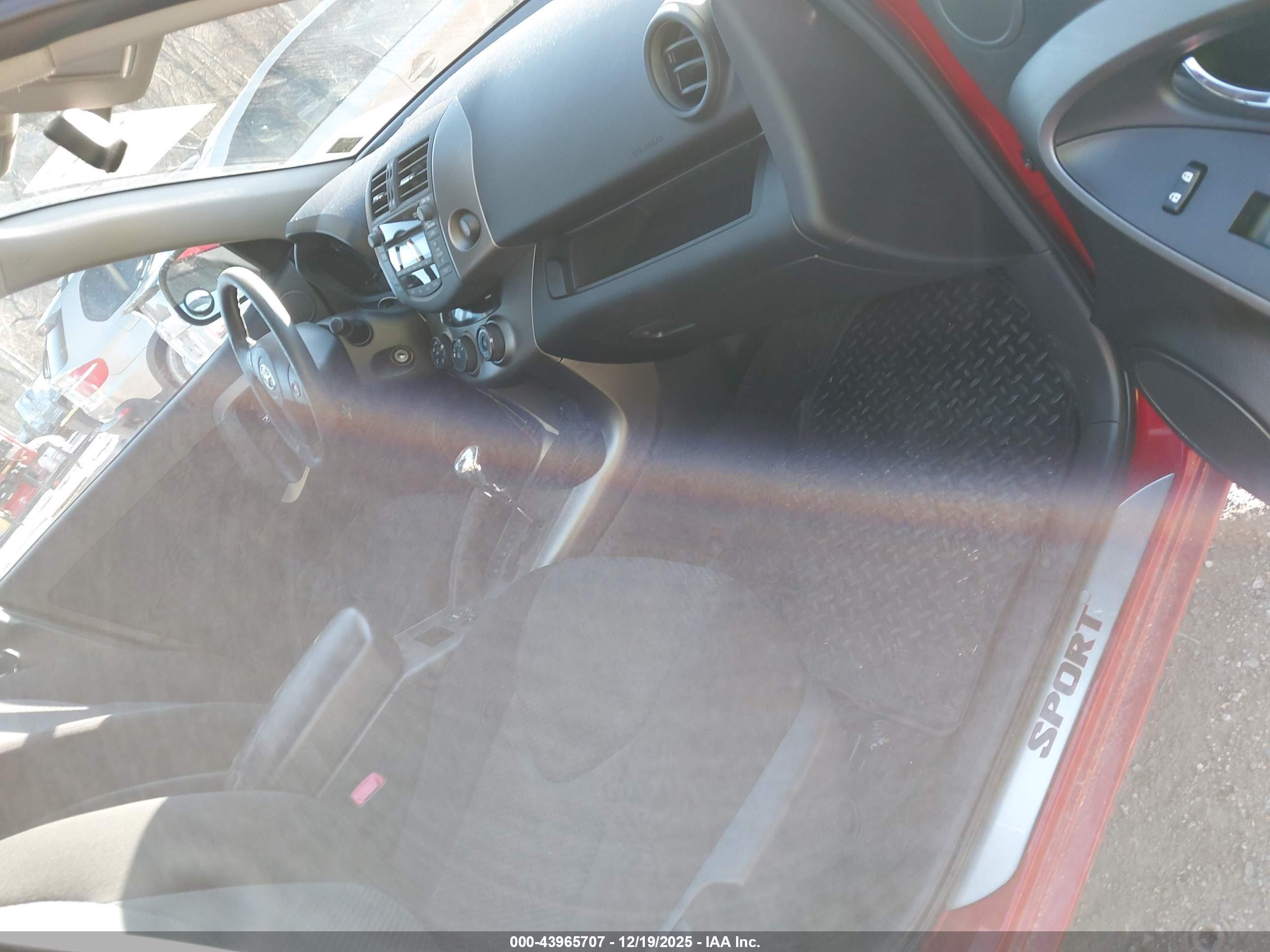TOYOTA RAV4 image 5